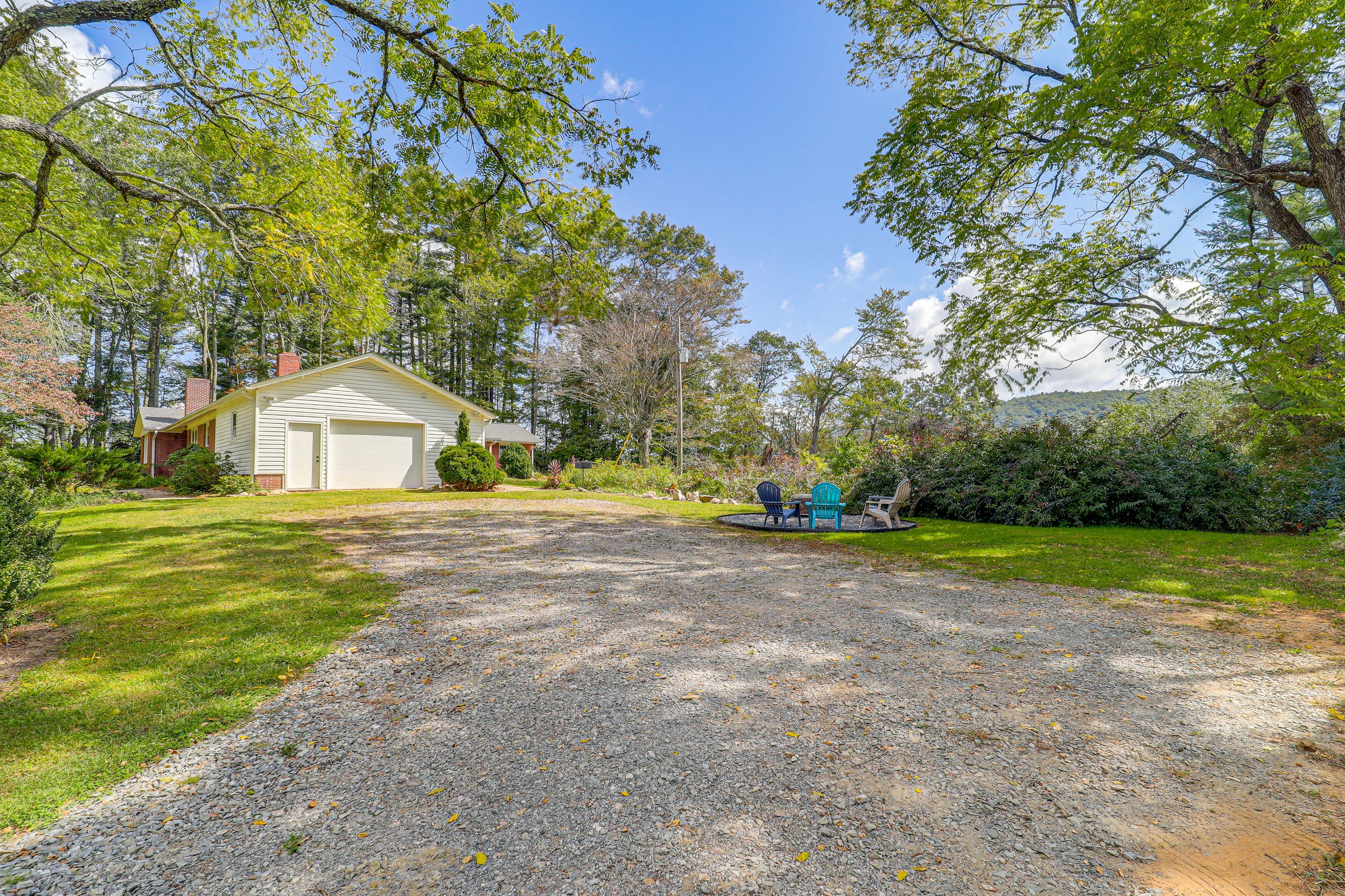 Parking | Driveway (4 Vehicles)