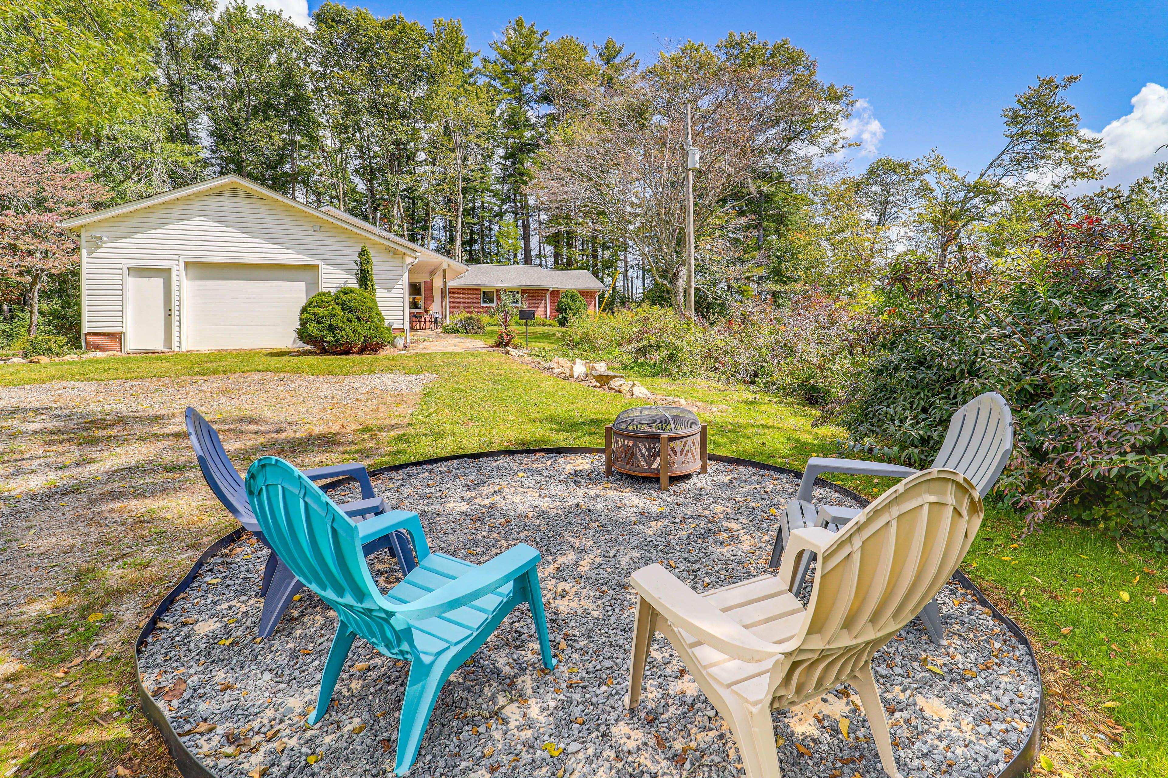 Laurel Springs Vacation Rental | 4BR | 3BA | Steps to Enter | 2,264 Sq Ft