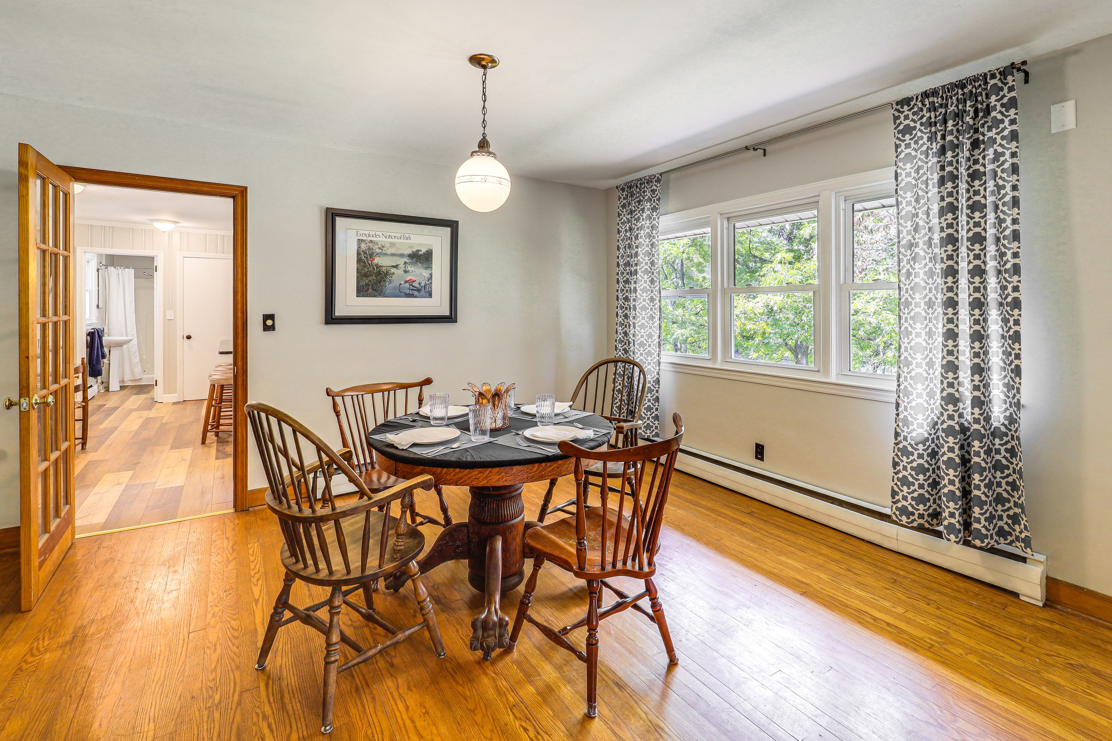 Dining Table | Dishware/Flatware
