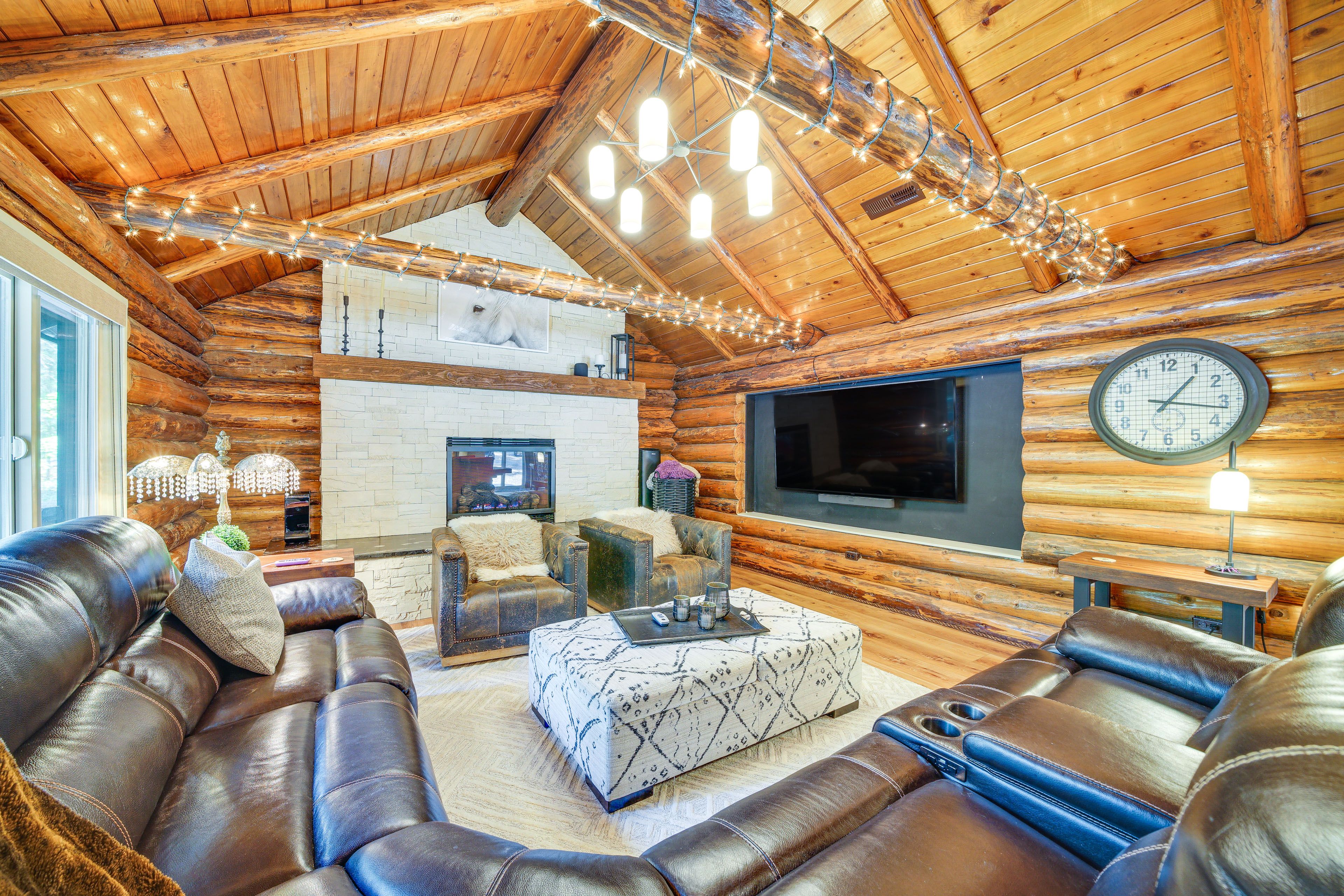 Living Room | Free WiFi | Smart TV | Full Sleeper Sofa