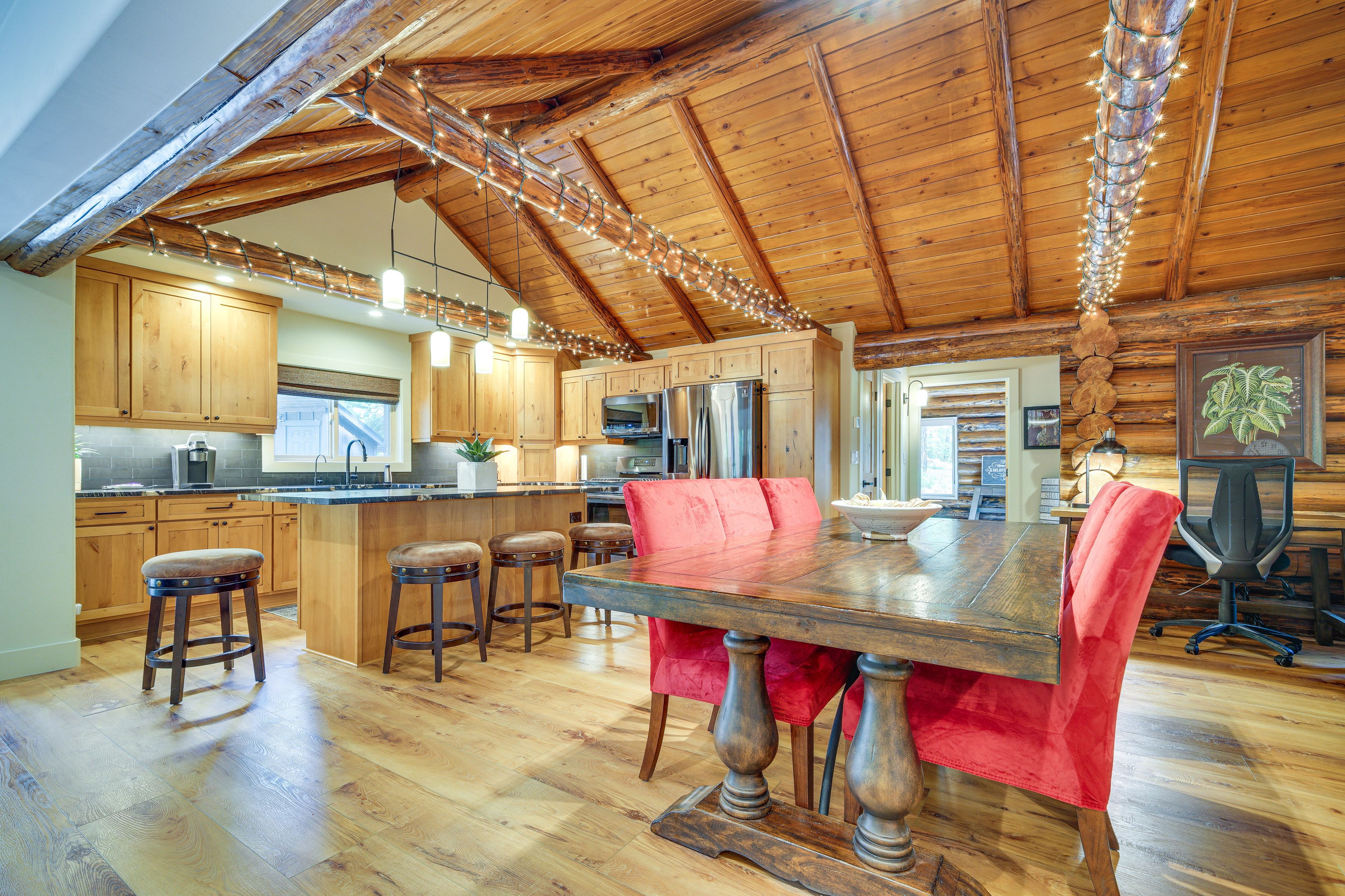 Dining Area | Dishware/Flatware Provided