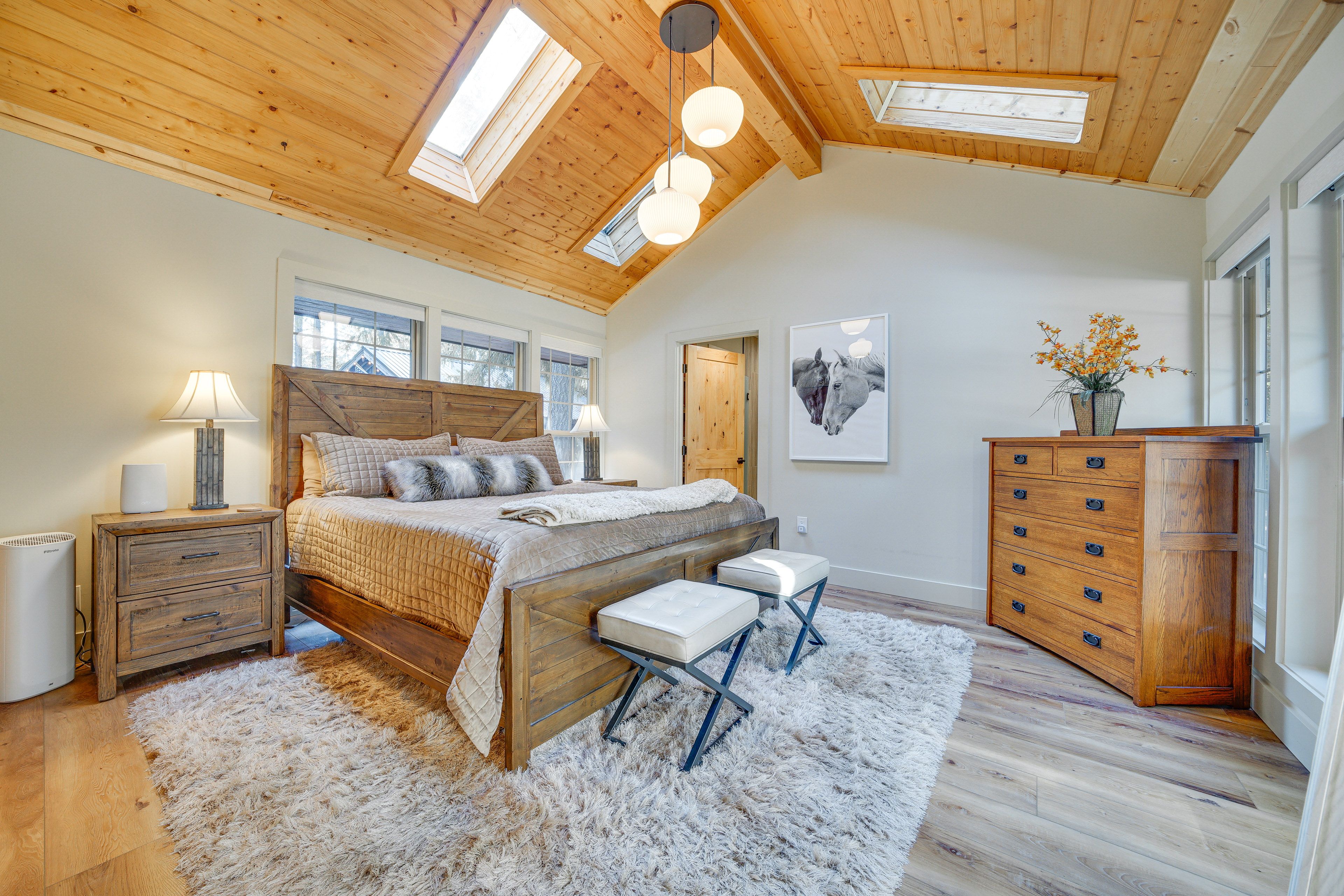 Bedroom 1 | King Bed | Linens Provided
