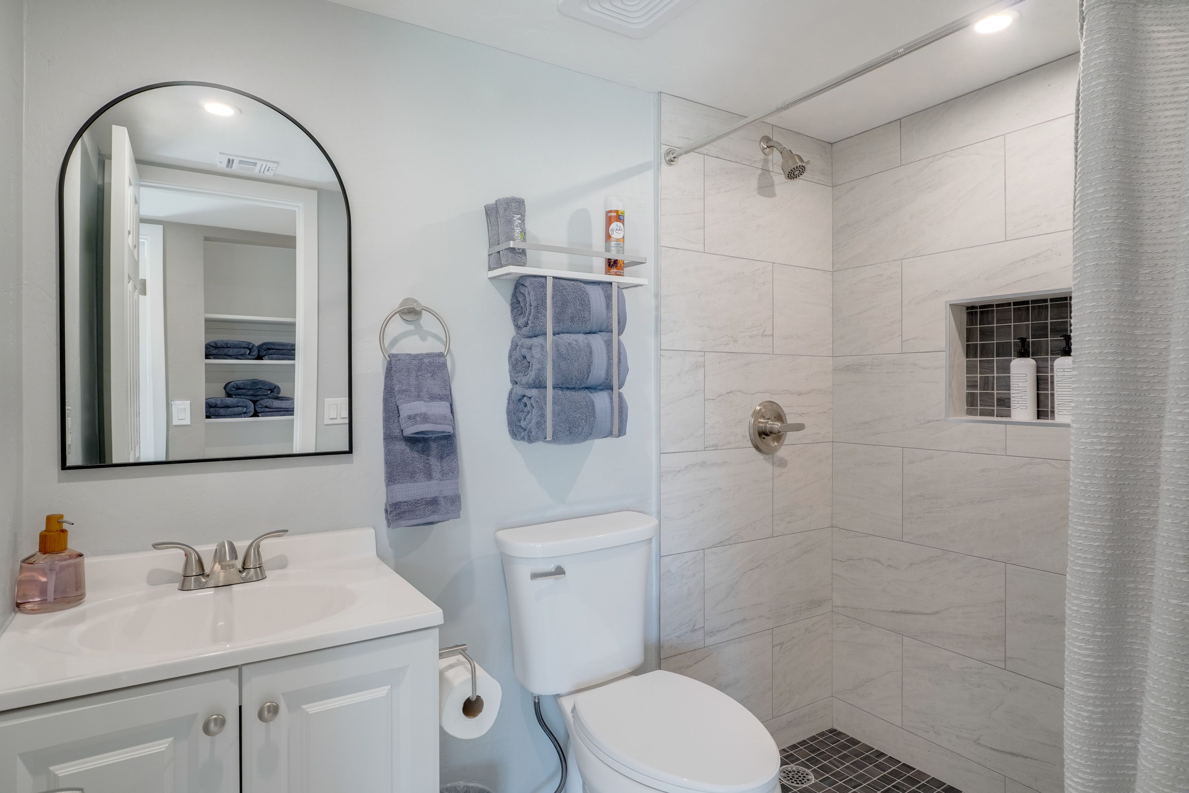Full Bathroom | Upper Level