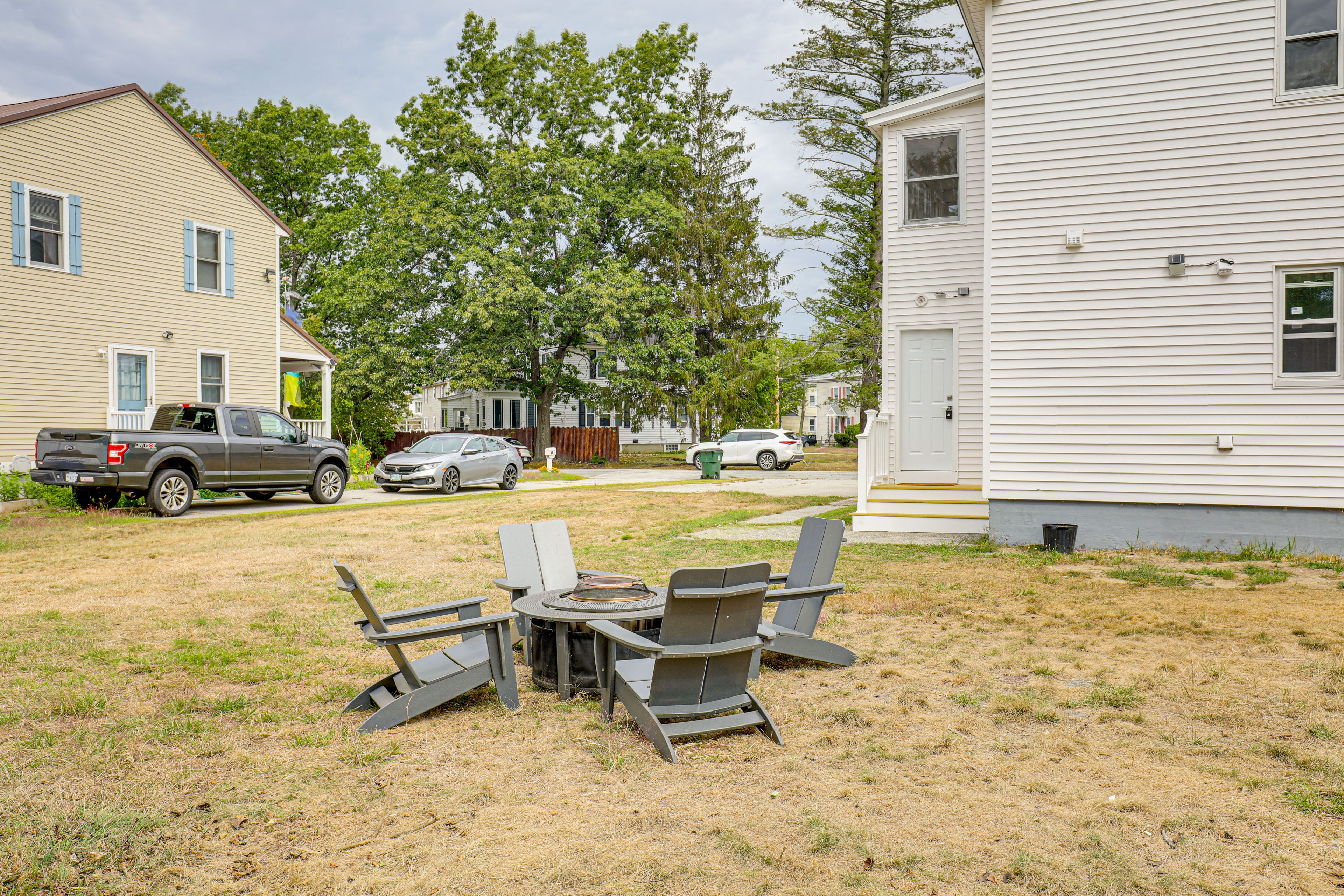 Yard | Fire Pit | Gas Grill