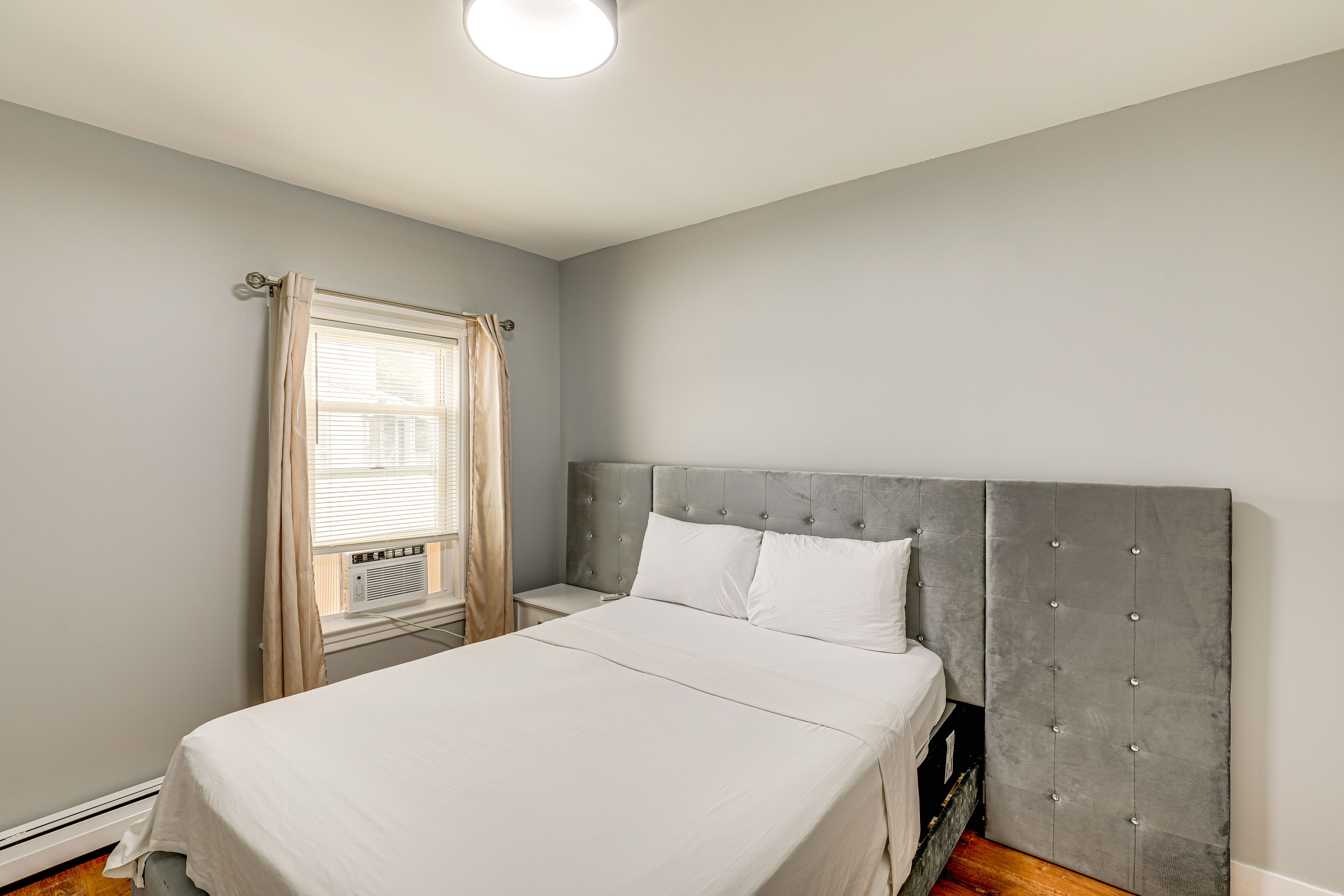 Bedroom 3 | Queen Bed