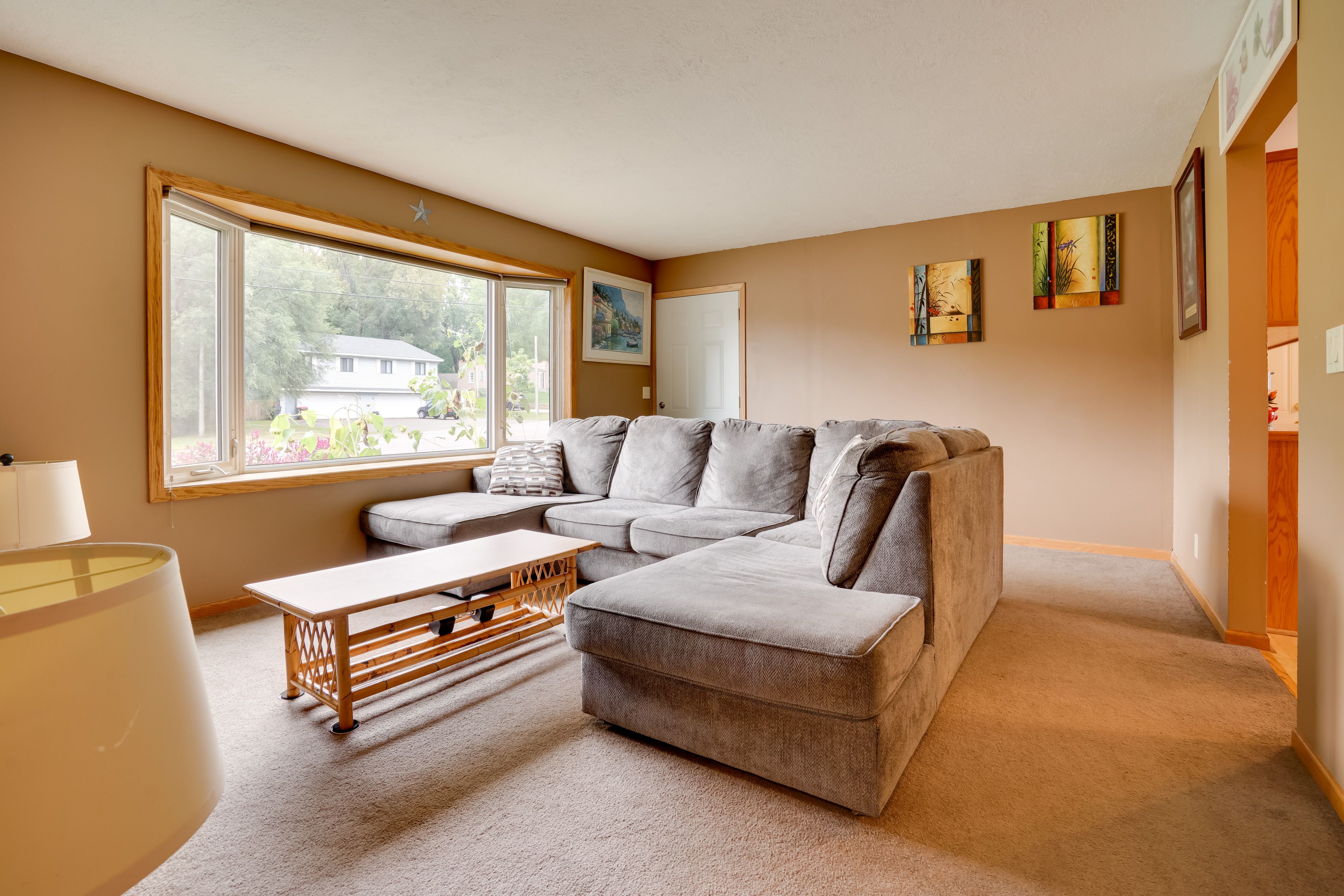 Living Room | Main Level | Smart TV | Free WiFi