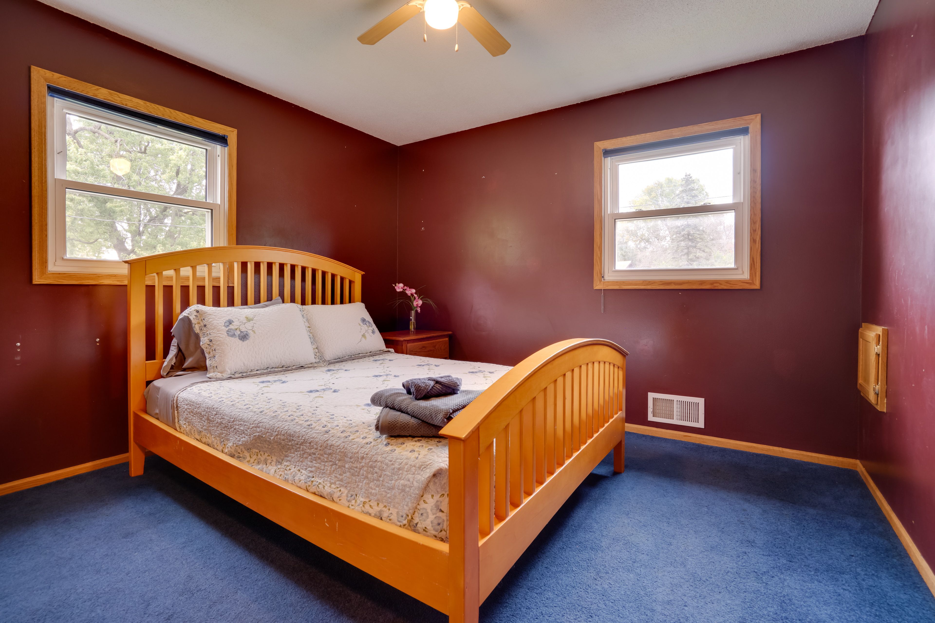 Bedroom 1 | Main Level | Queen Bed | Linens Provided