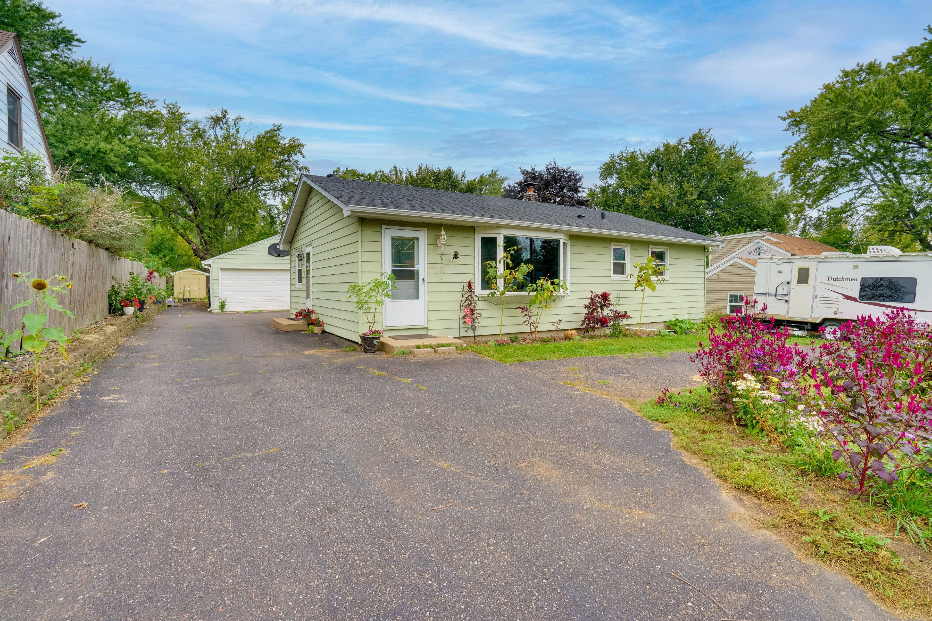 Parking | Driveway (3 Vehicles)