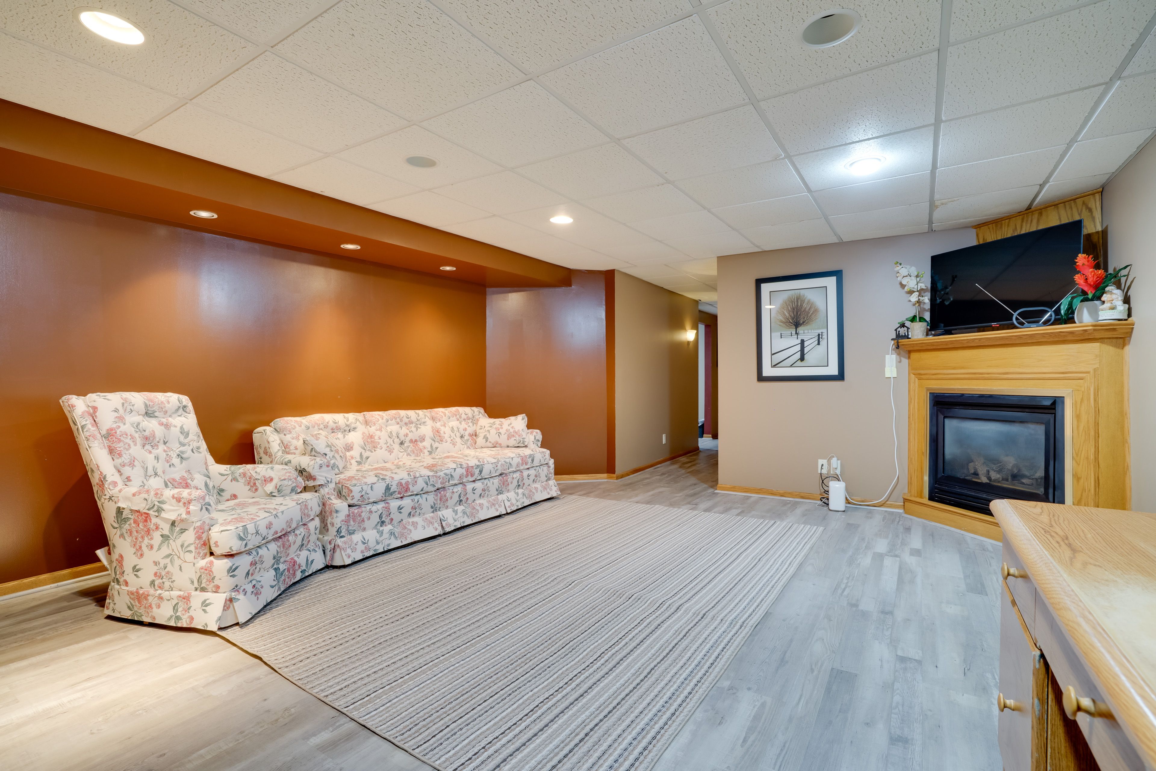 Den | Lower Level | Full Futon | Smart TV | Fireplace