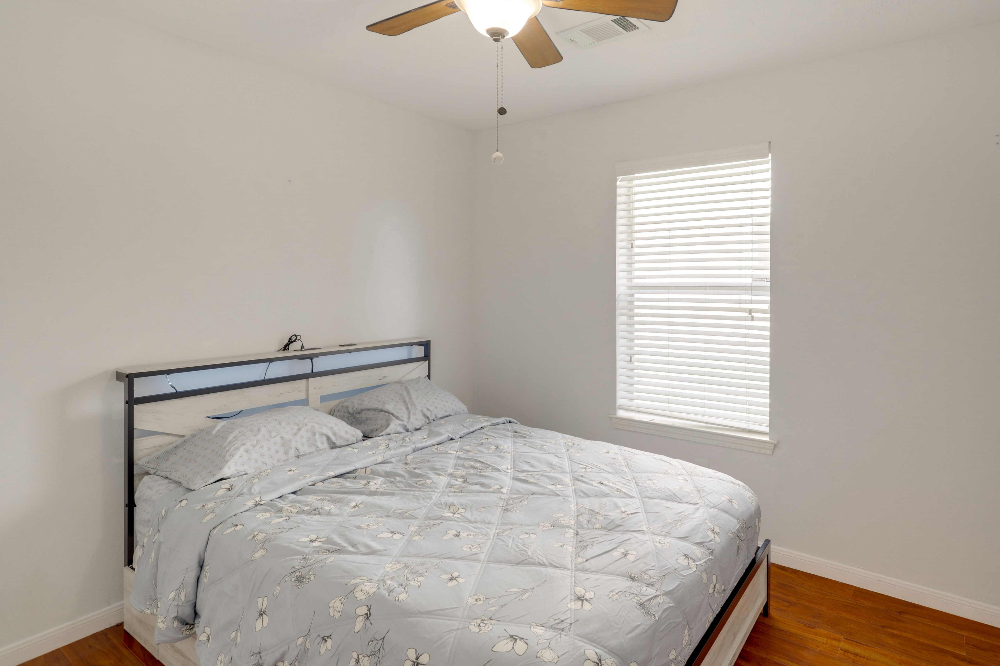 Bedroom 2 | Queen Bed