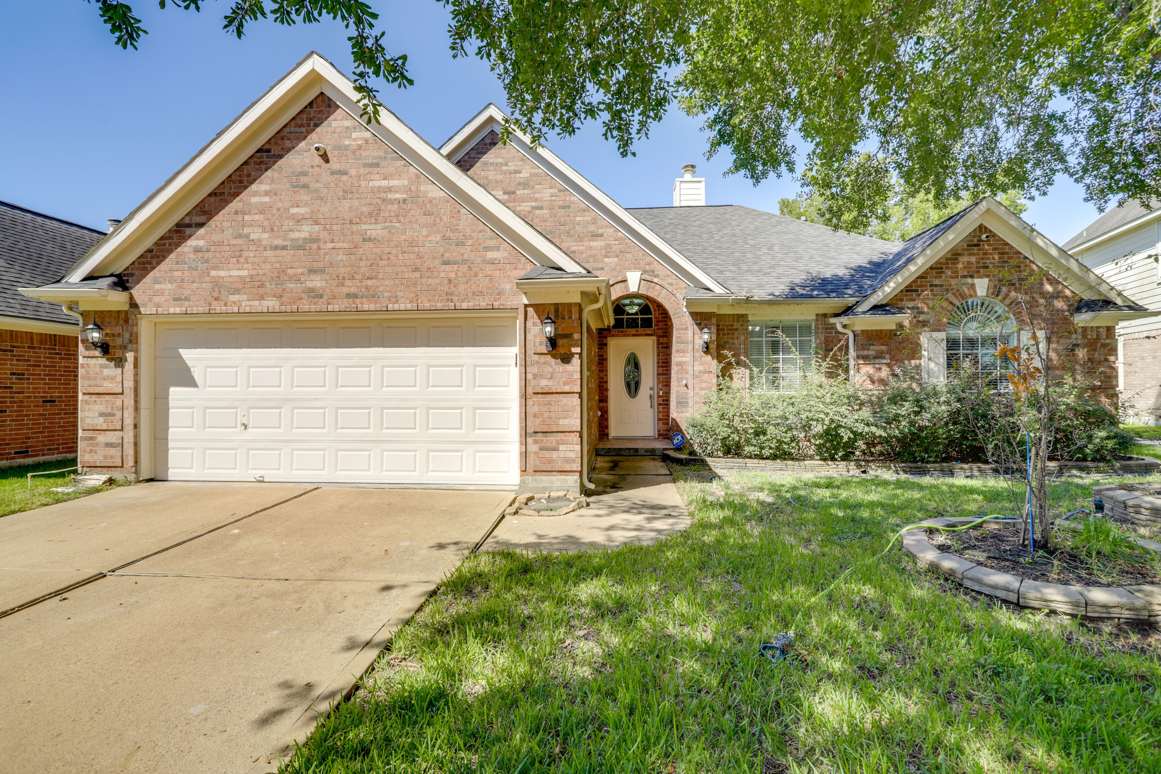 Parking | Garage (2 Vehicles) | Driveway (2 Vehicles)