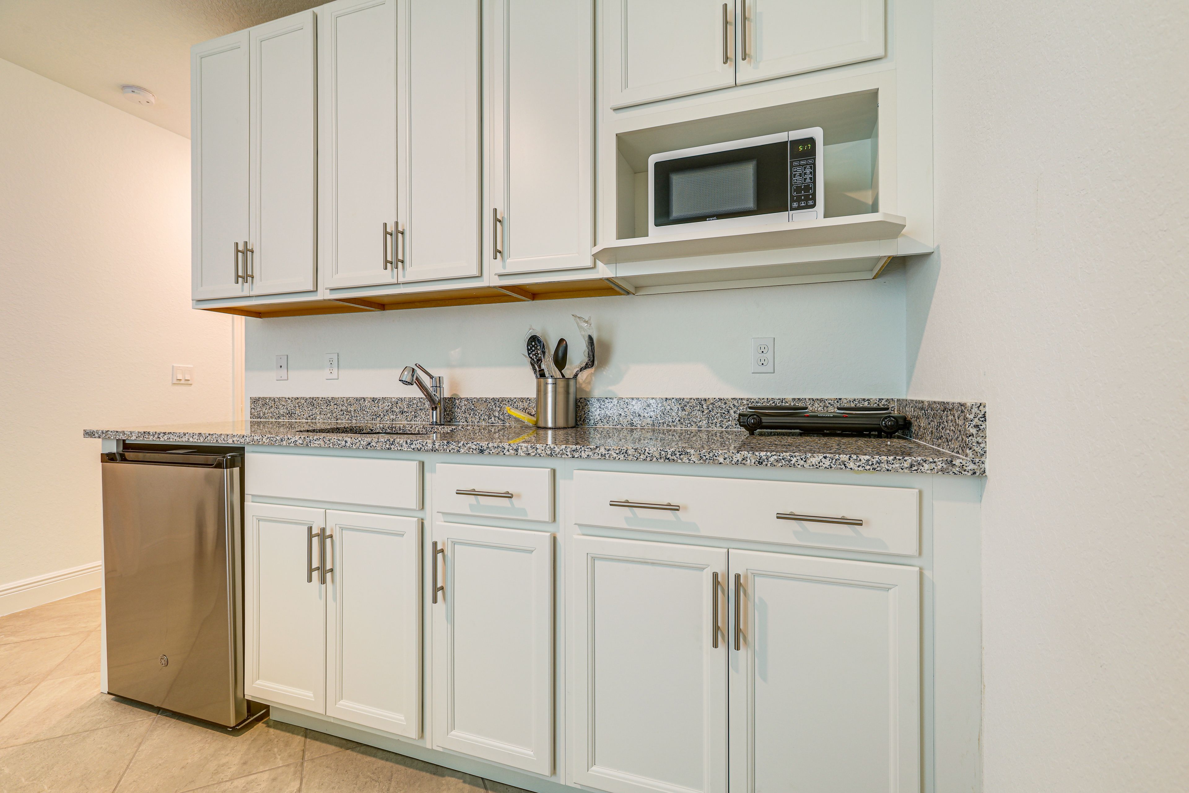 Kitchenette | Cooking Basics | Dishware/Flatware