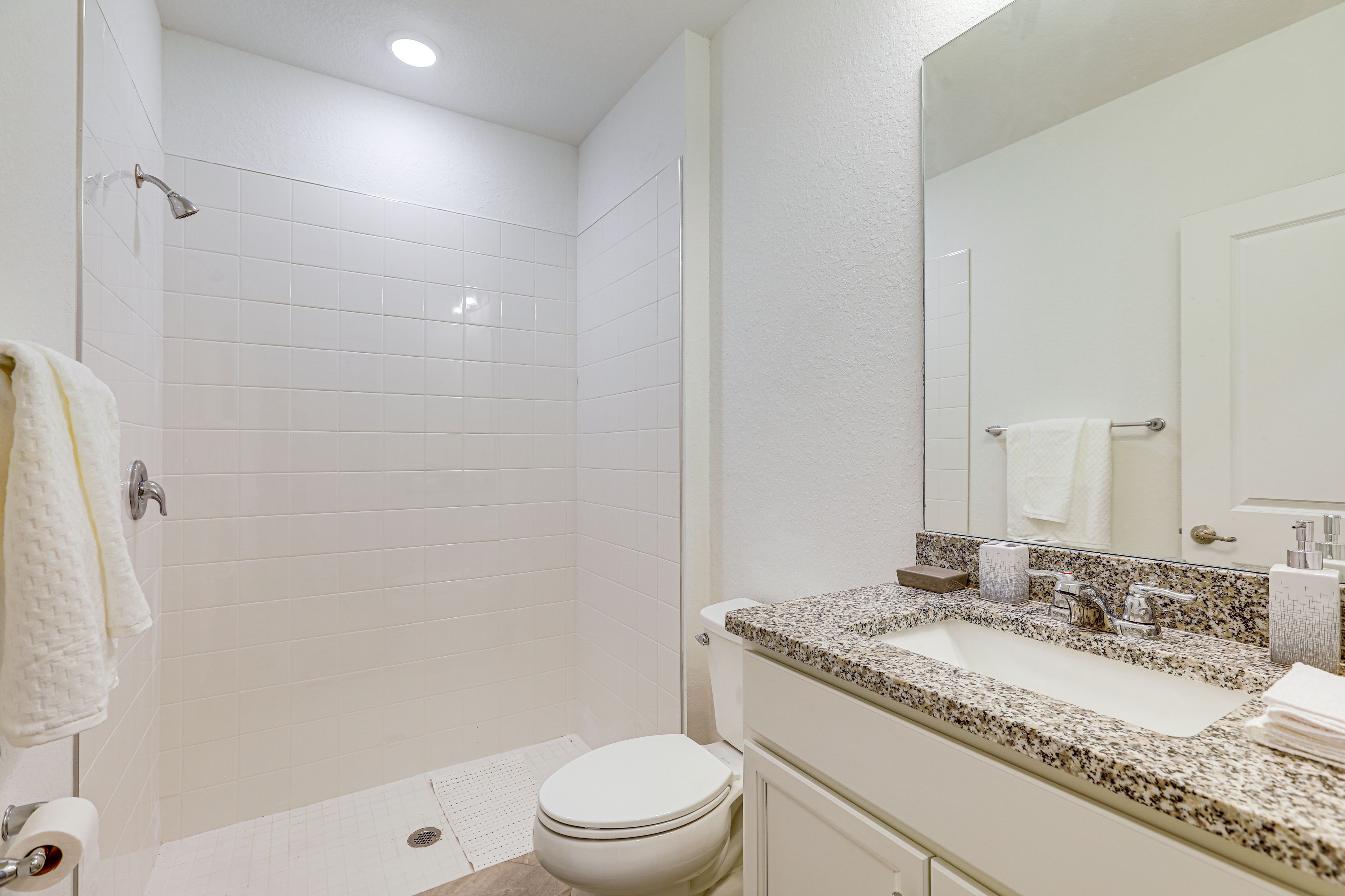 Full Bathroom | Complimentary Toiletries | Towels Provided