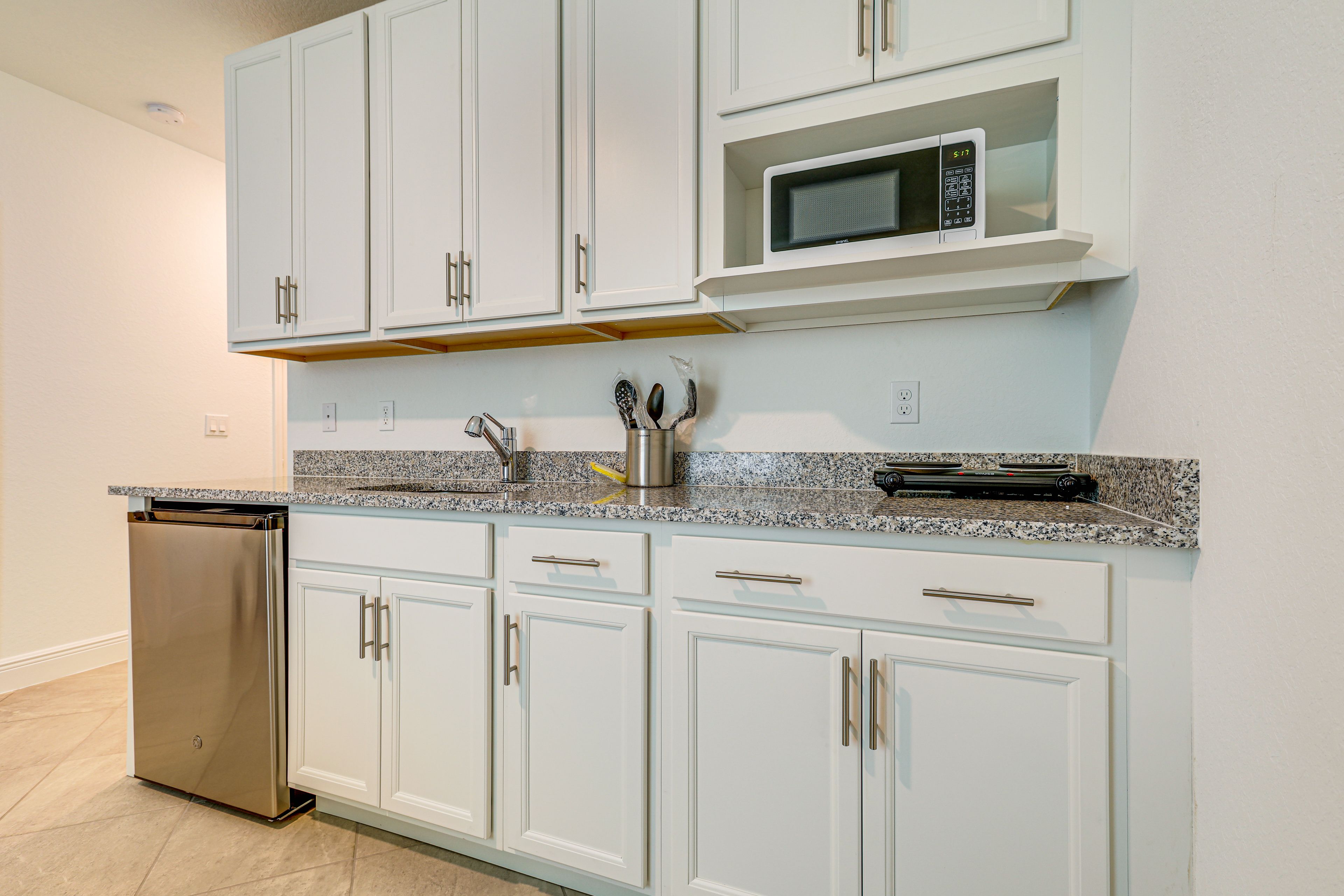 Kitchenette | Hot Plate | Mini Fridge | Drip Coffee Maker | Microwave