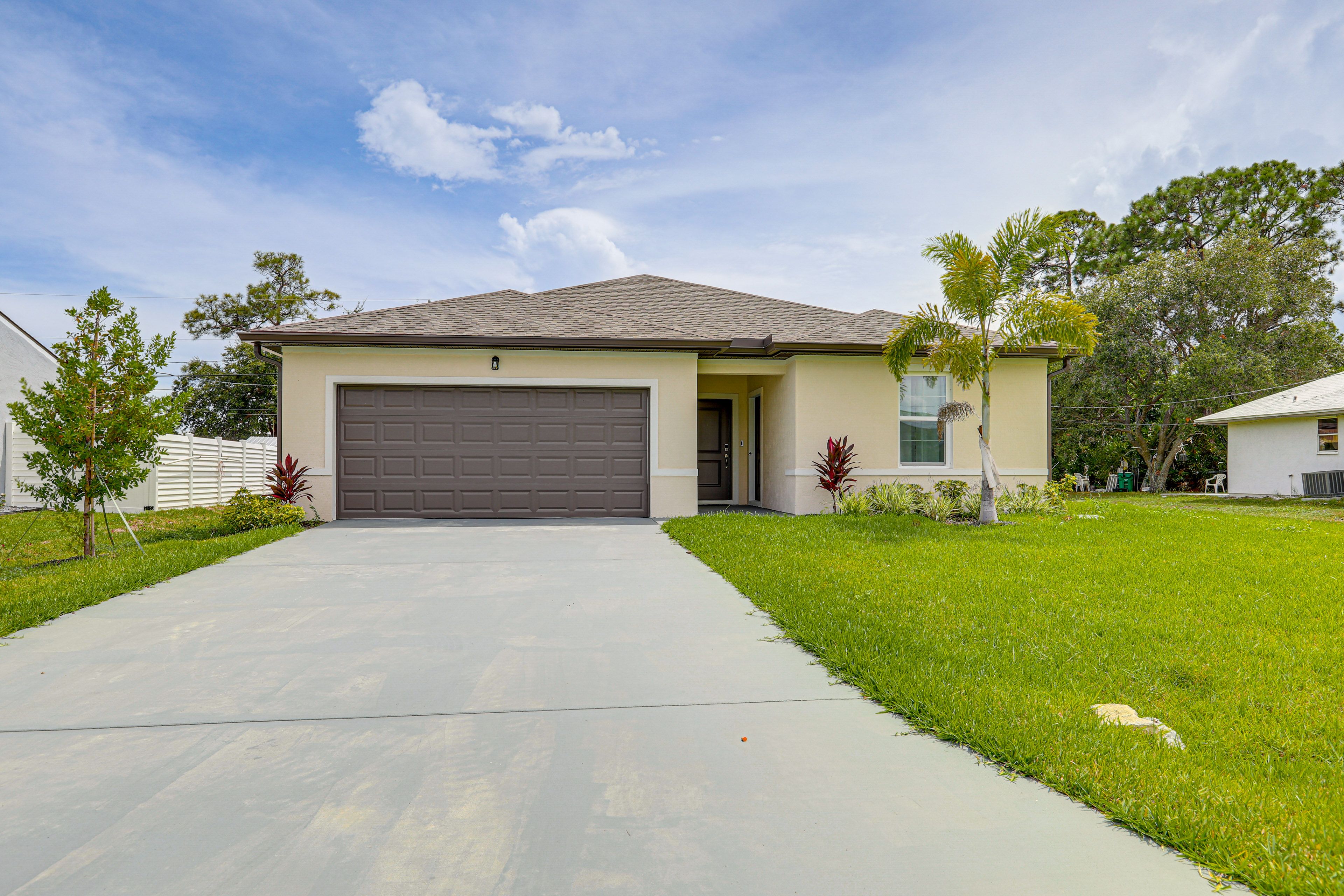 Parking (Shared) | Driveway (1 Vehicle)