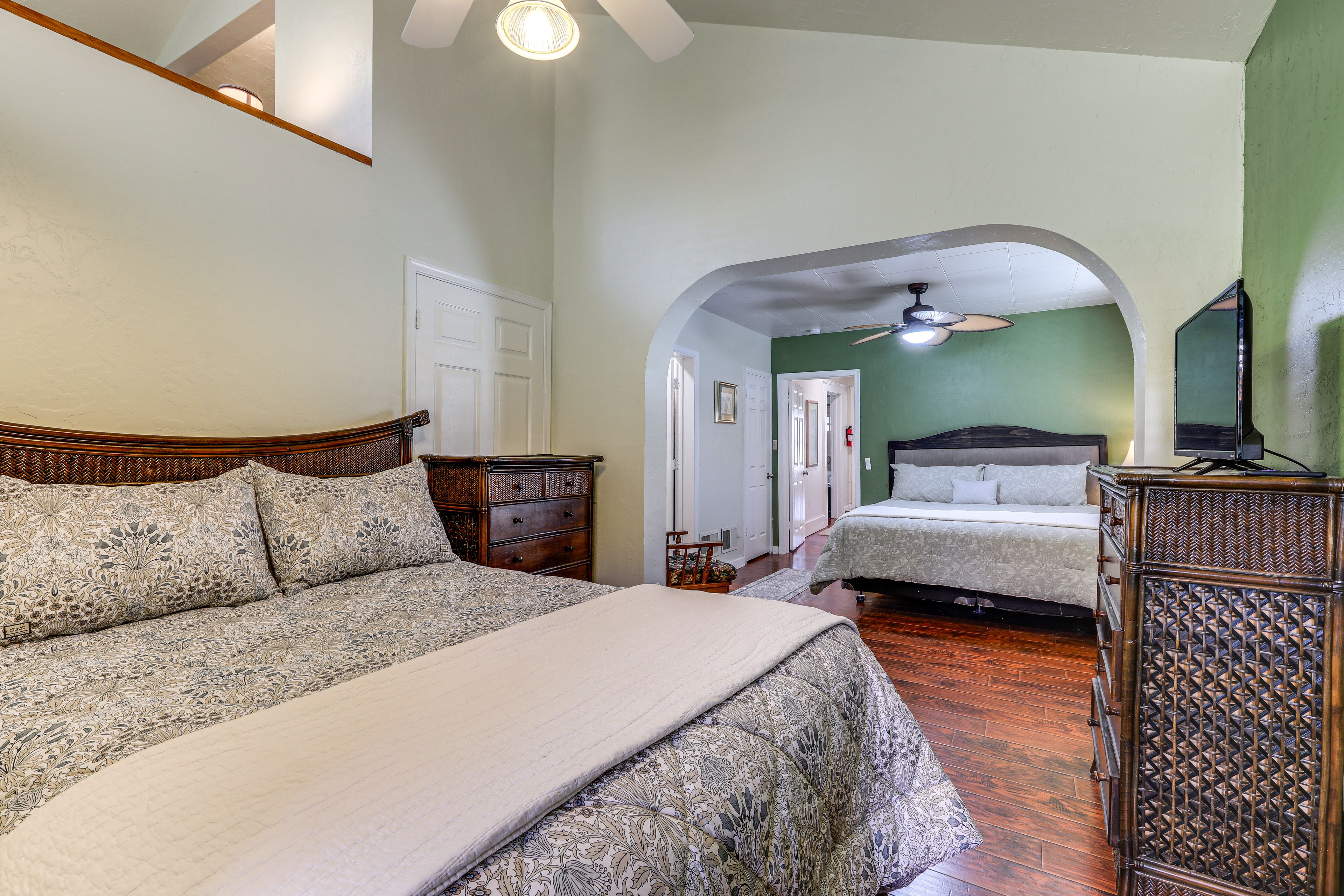 Bedroom 3 | Main Floor | Queen Bed | King Bed | 2 Twin Beds (Loft) | Smart TV