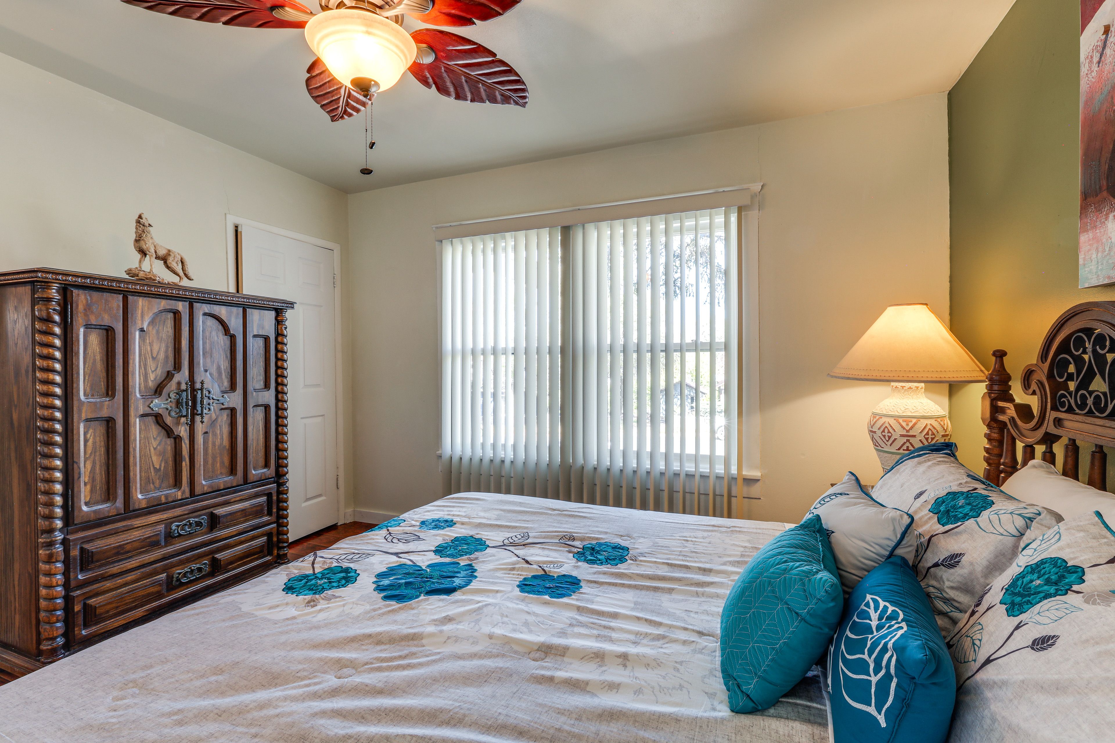 Bedroom 4 | 2nd Floor | Queen Bed