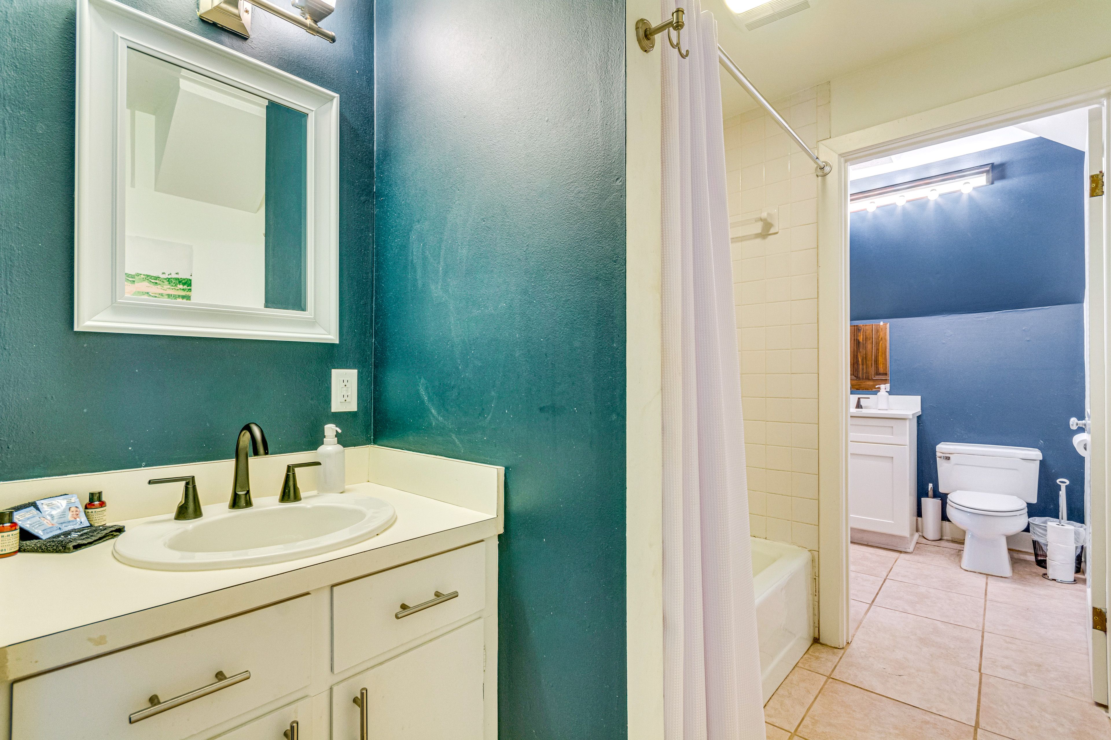 Full Bathroom | Towels & Linens Provided