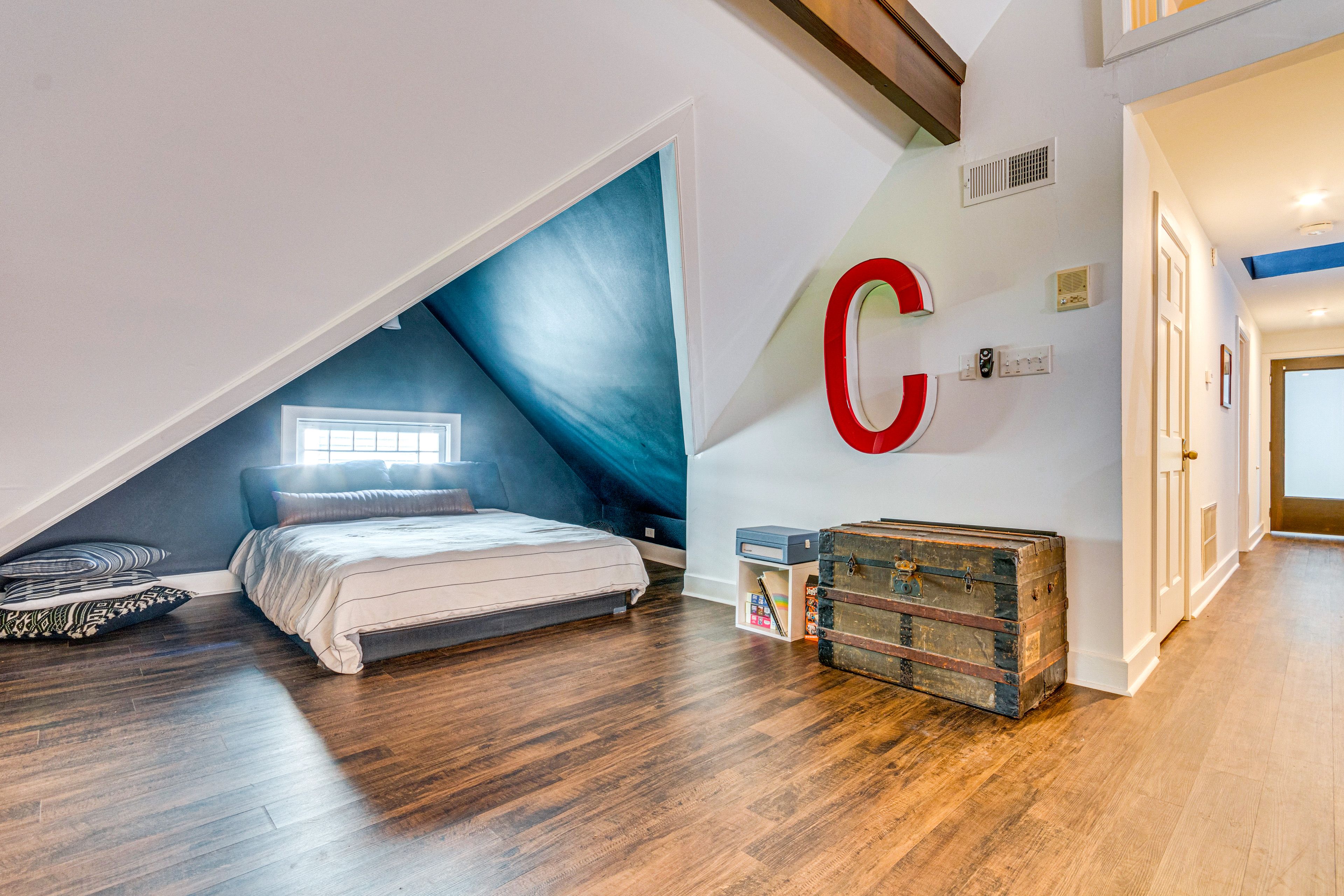Sleeping Nook | Queen Bed