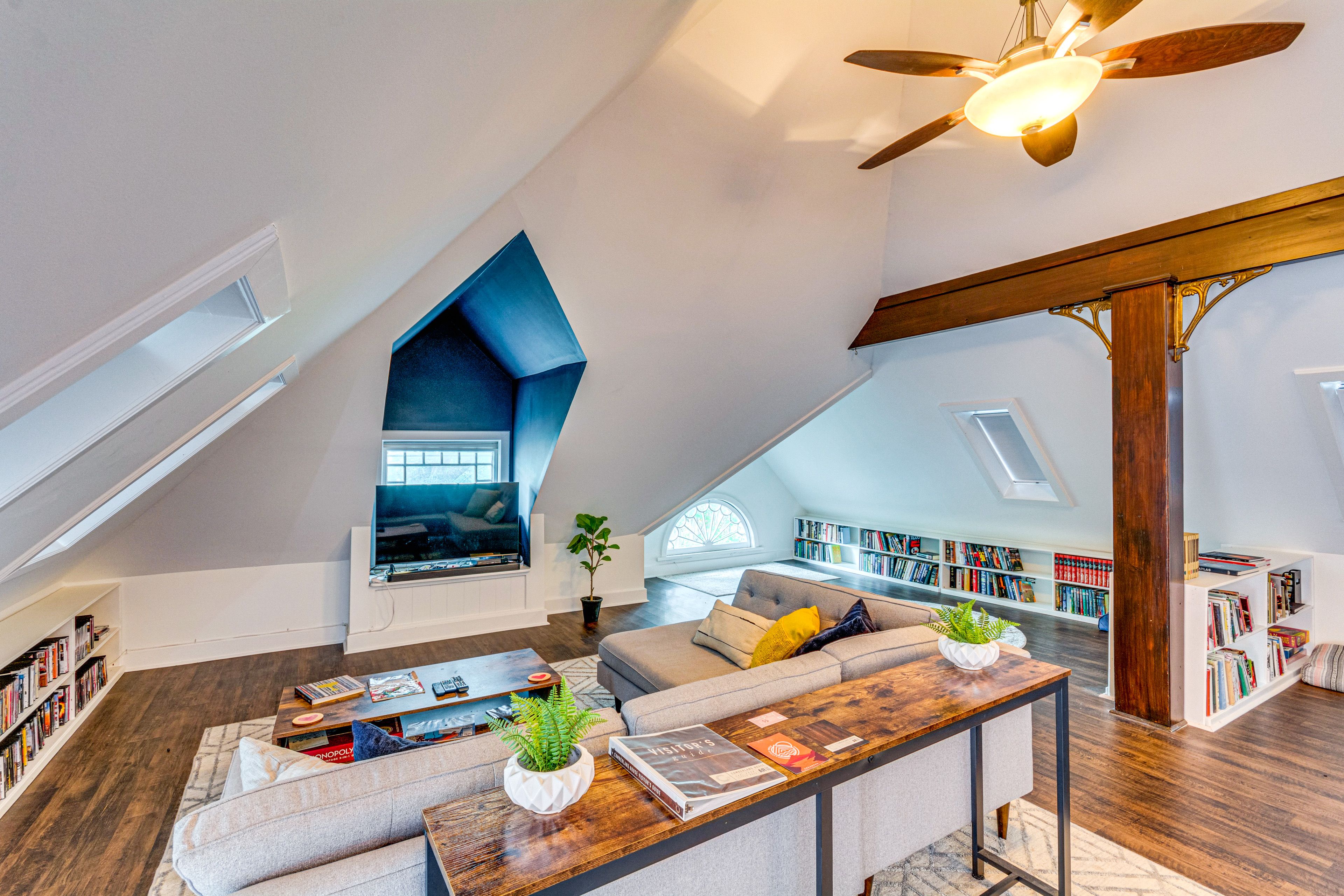 Living Room | Smart TV | Books | Board Games
