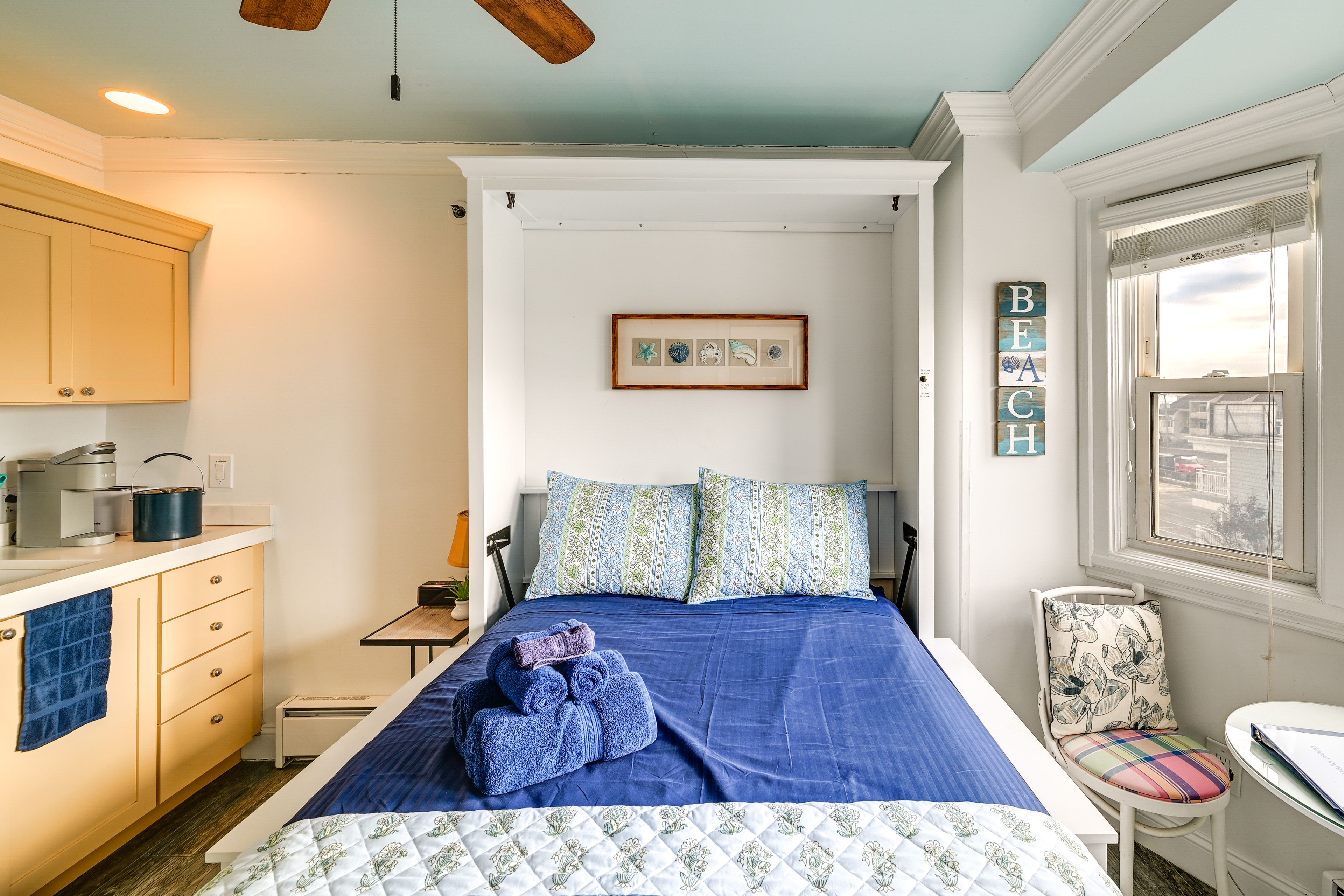 Studio | Full Murphy Bed | Linens