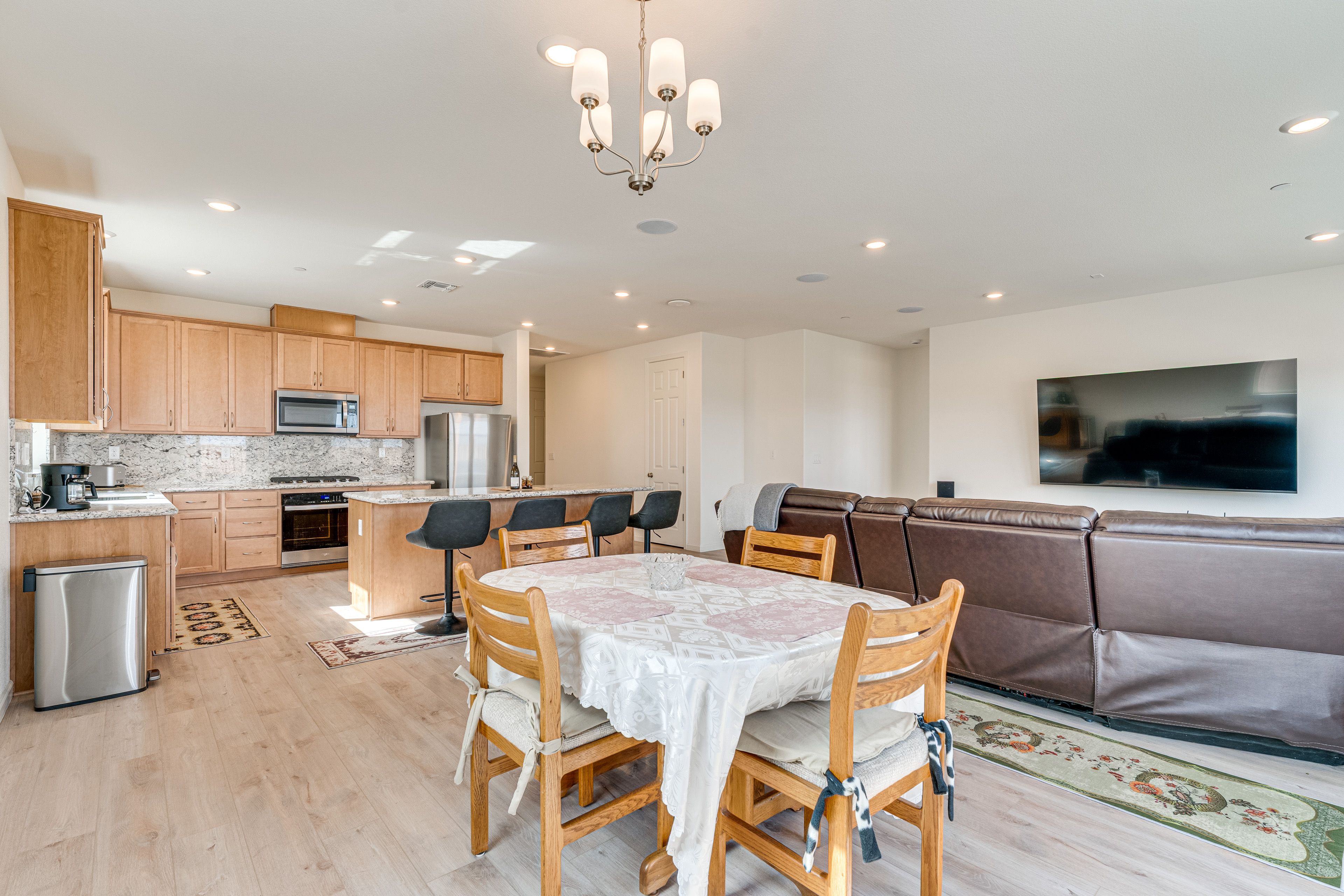 Dining Area | Dishware/Flatware
