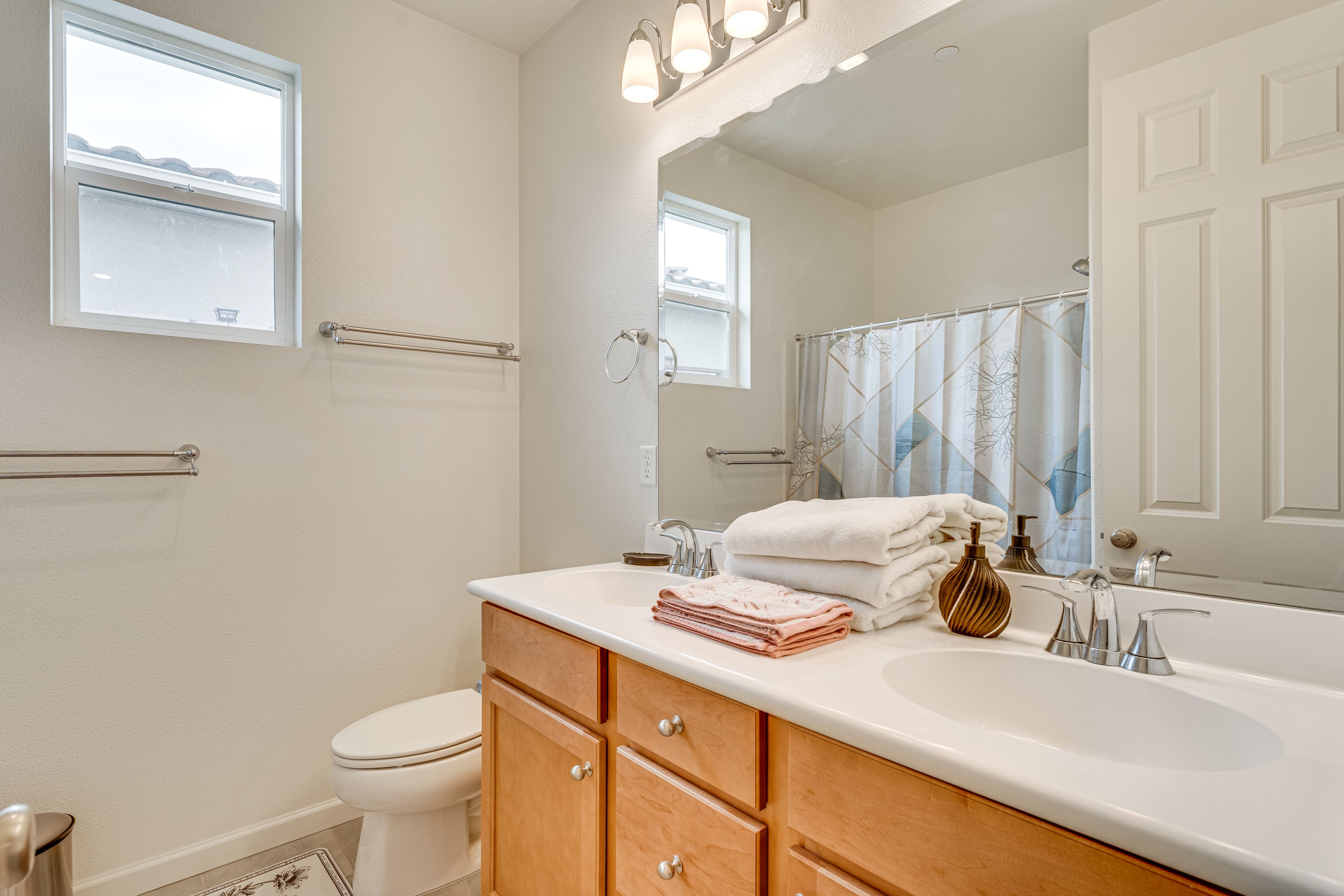 Full Bathroom | Complimentary Toiletries