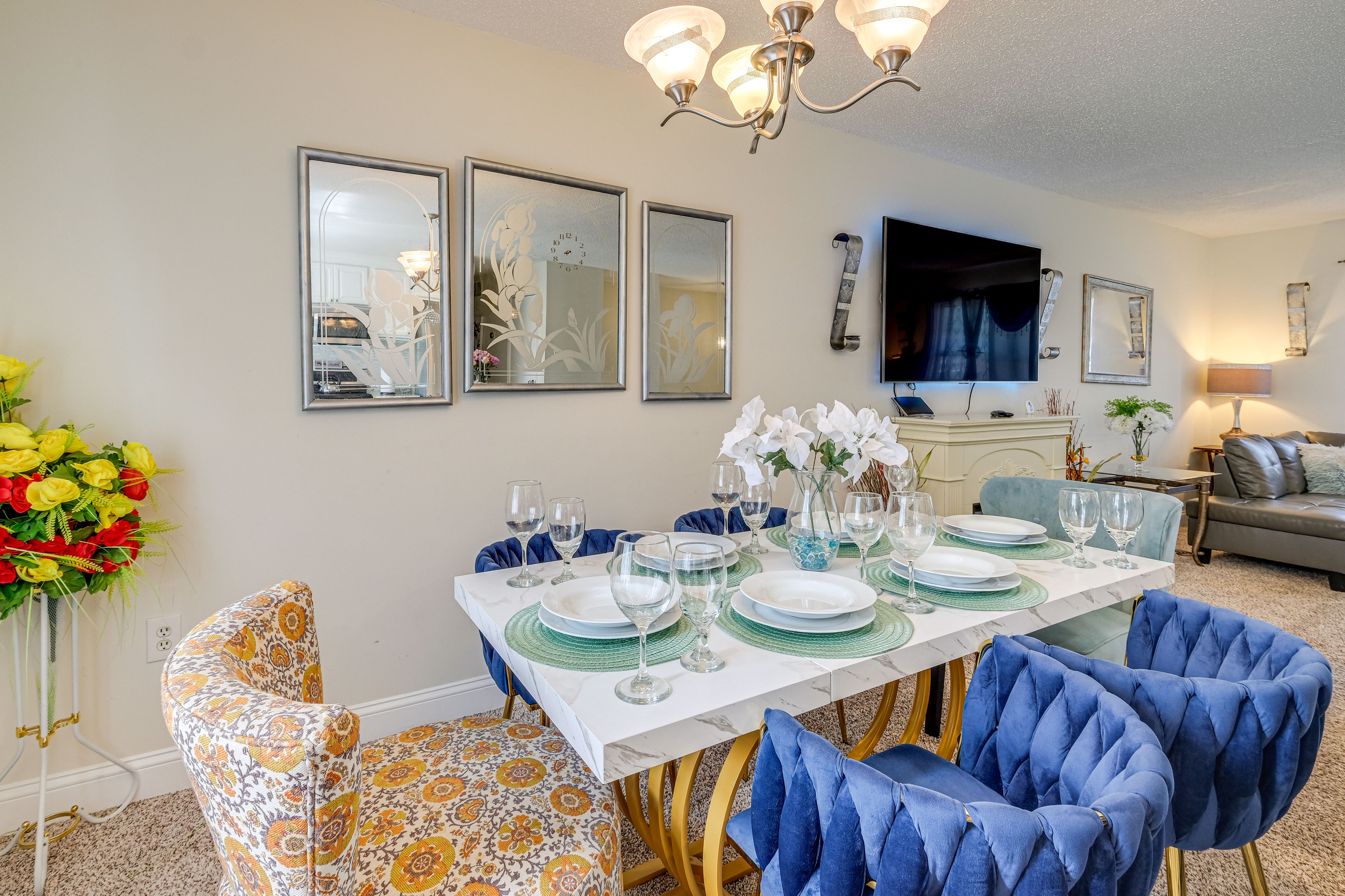 Dining Area | Dishware & Flatware | Main Level