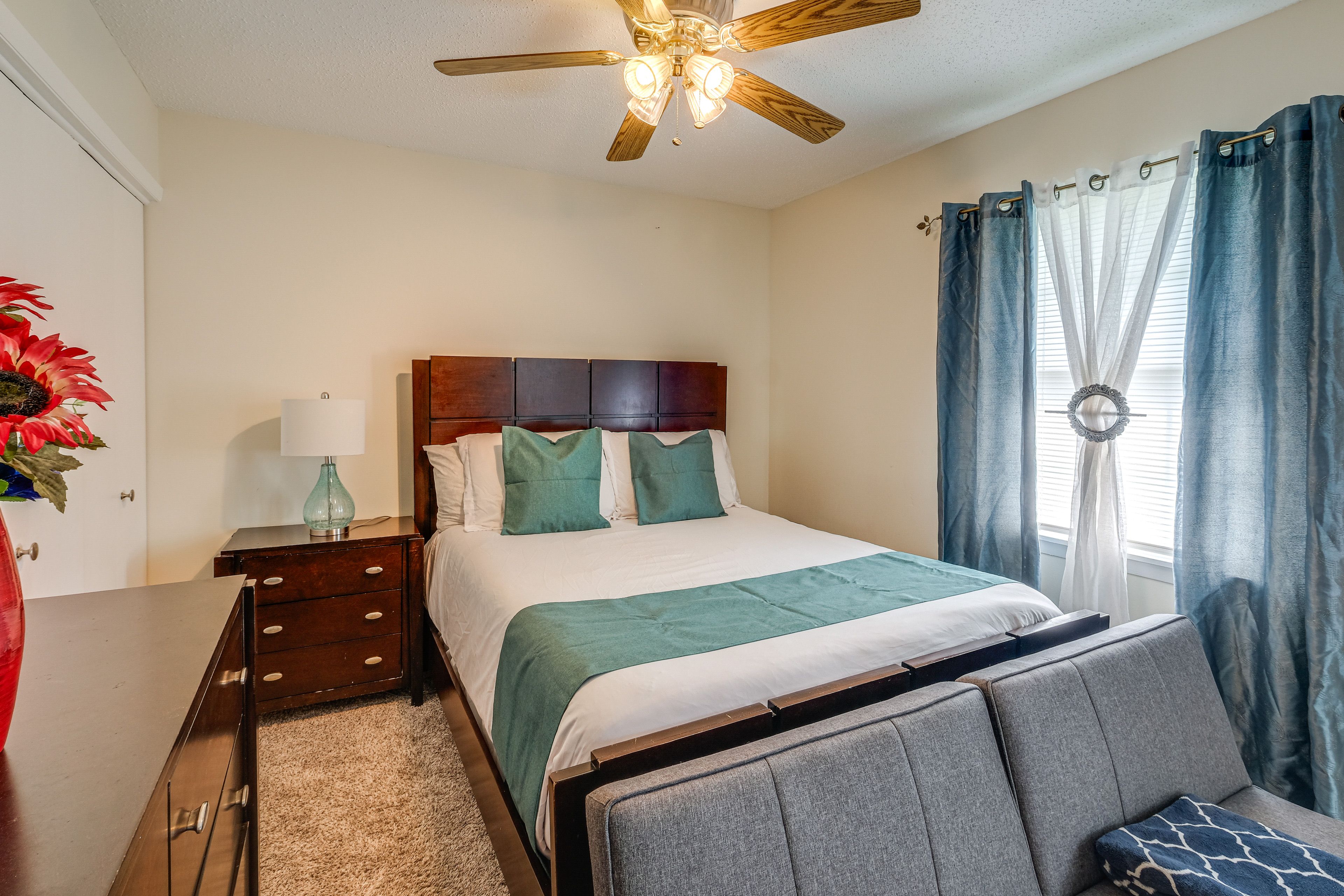 Bedroom 1 | Queen Bed | Main Level