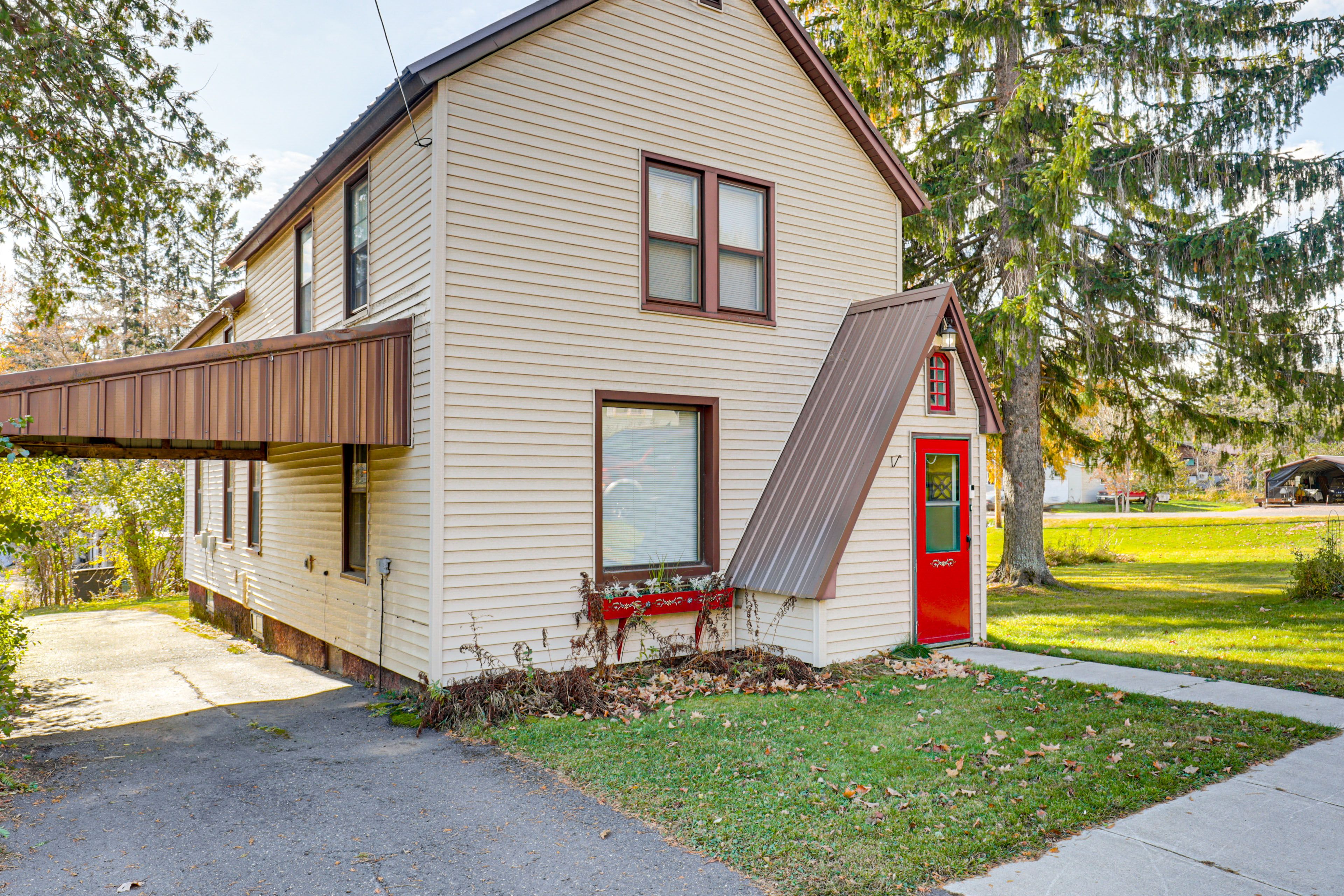 Exterior | Driveway (4 Vehicles) | Trailer Parking On-Site