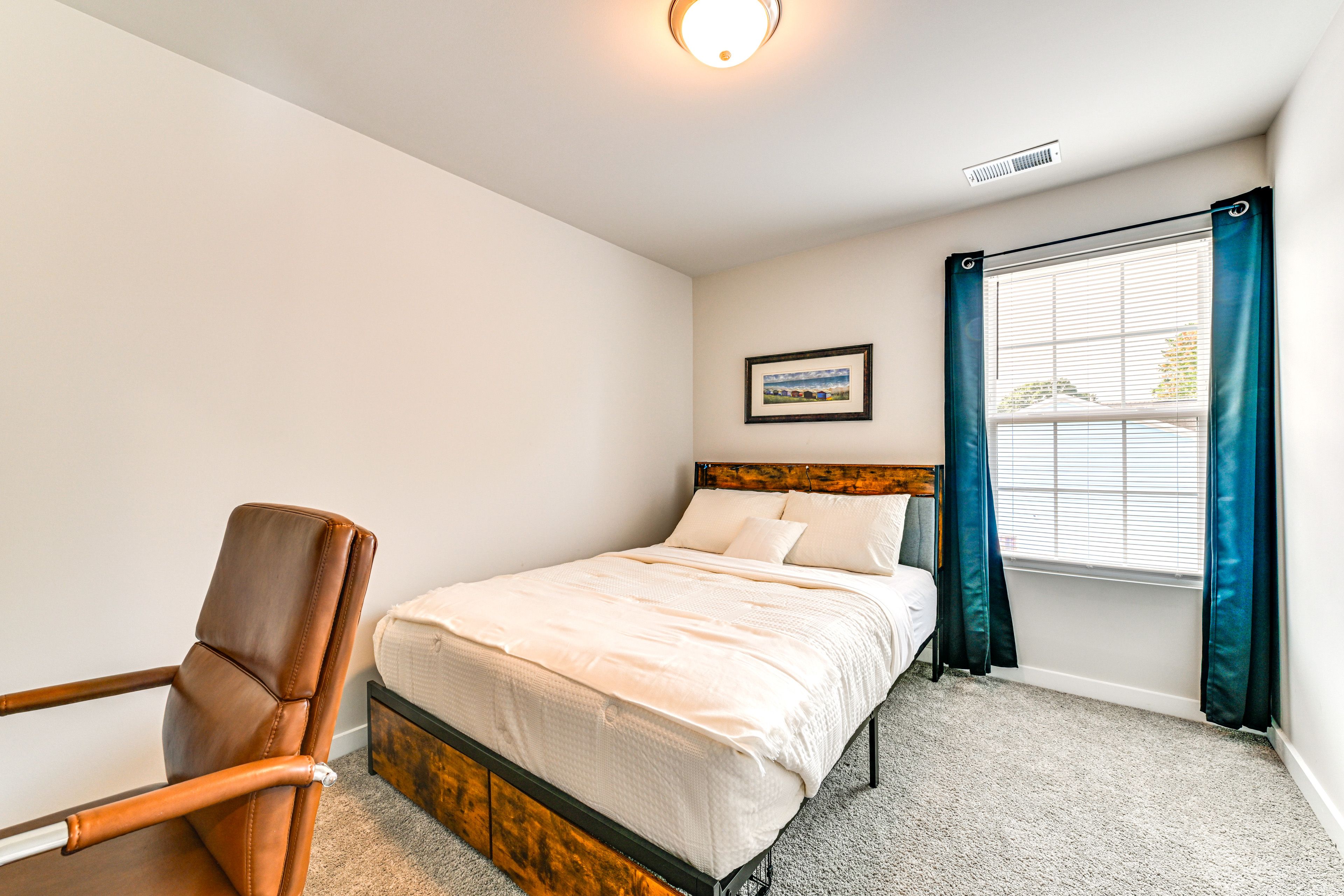 Bedroom 2 | 2nd Floor | Queen Bed | Smart TV