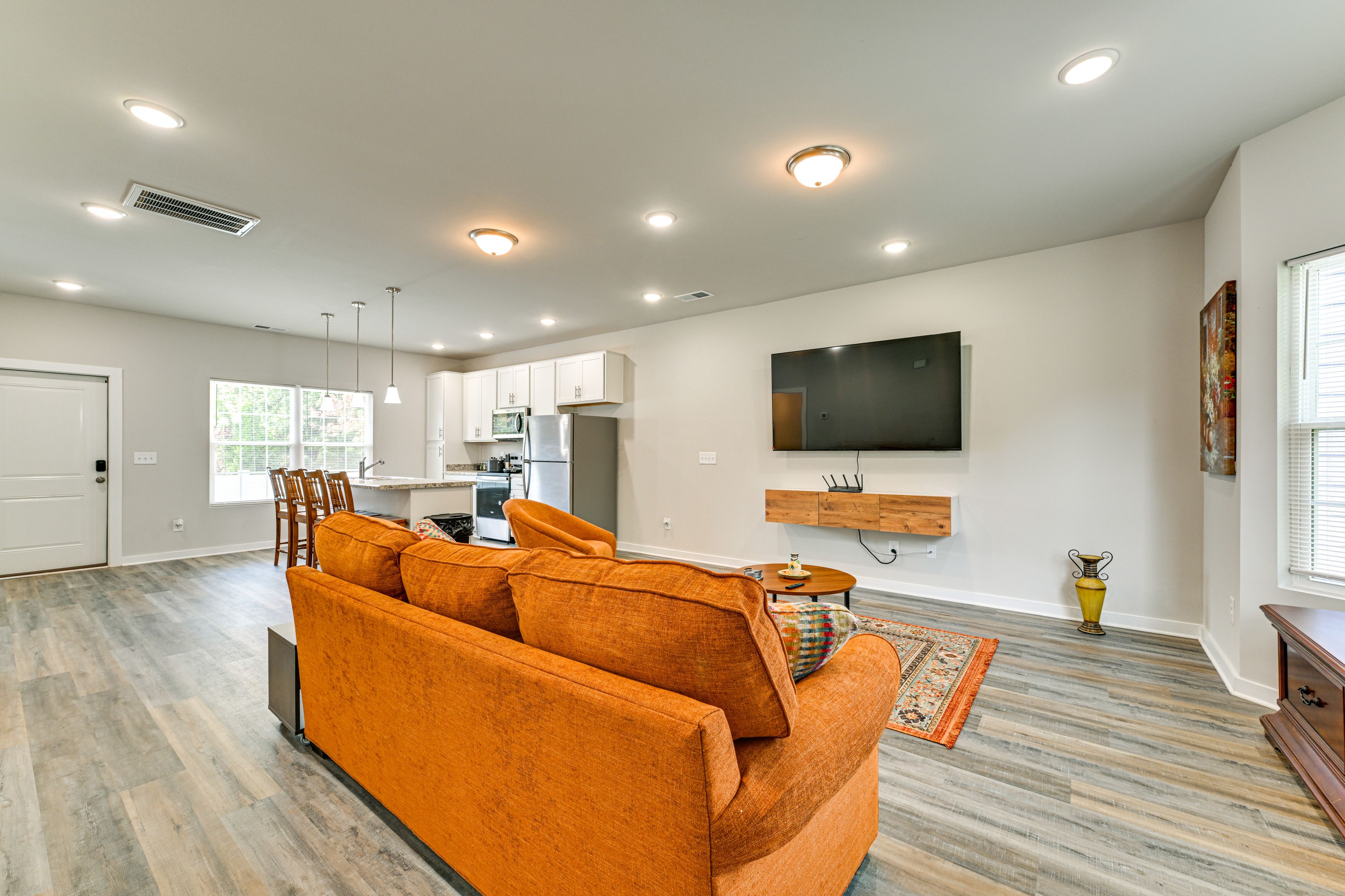 Living Room | 1st Floor | Smart TV