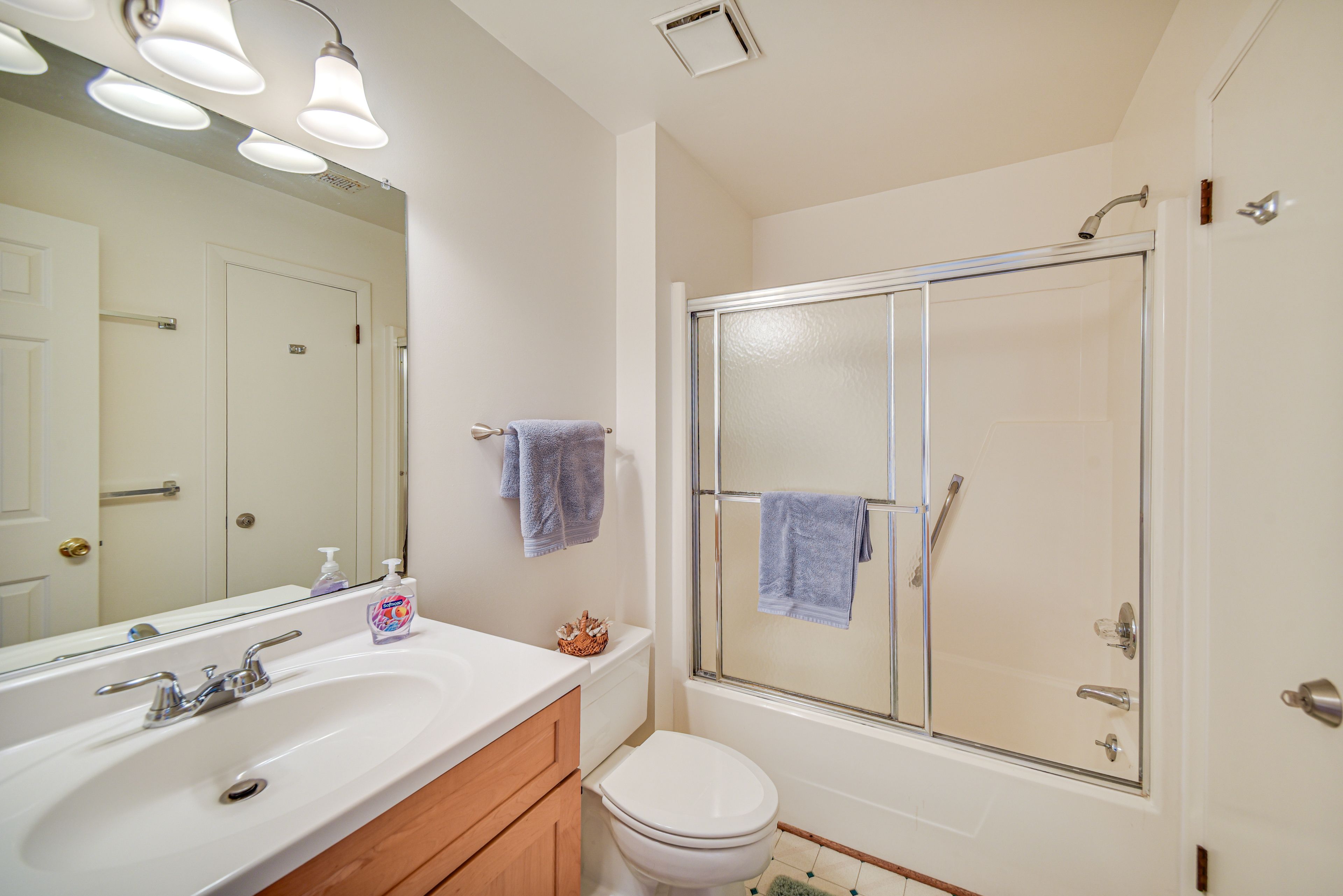 Full Bathroom | Towels Provided | 3rd Floor