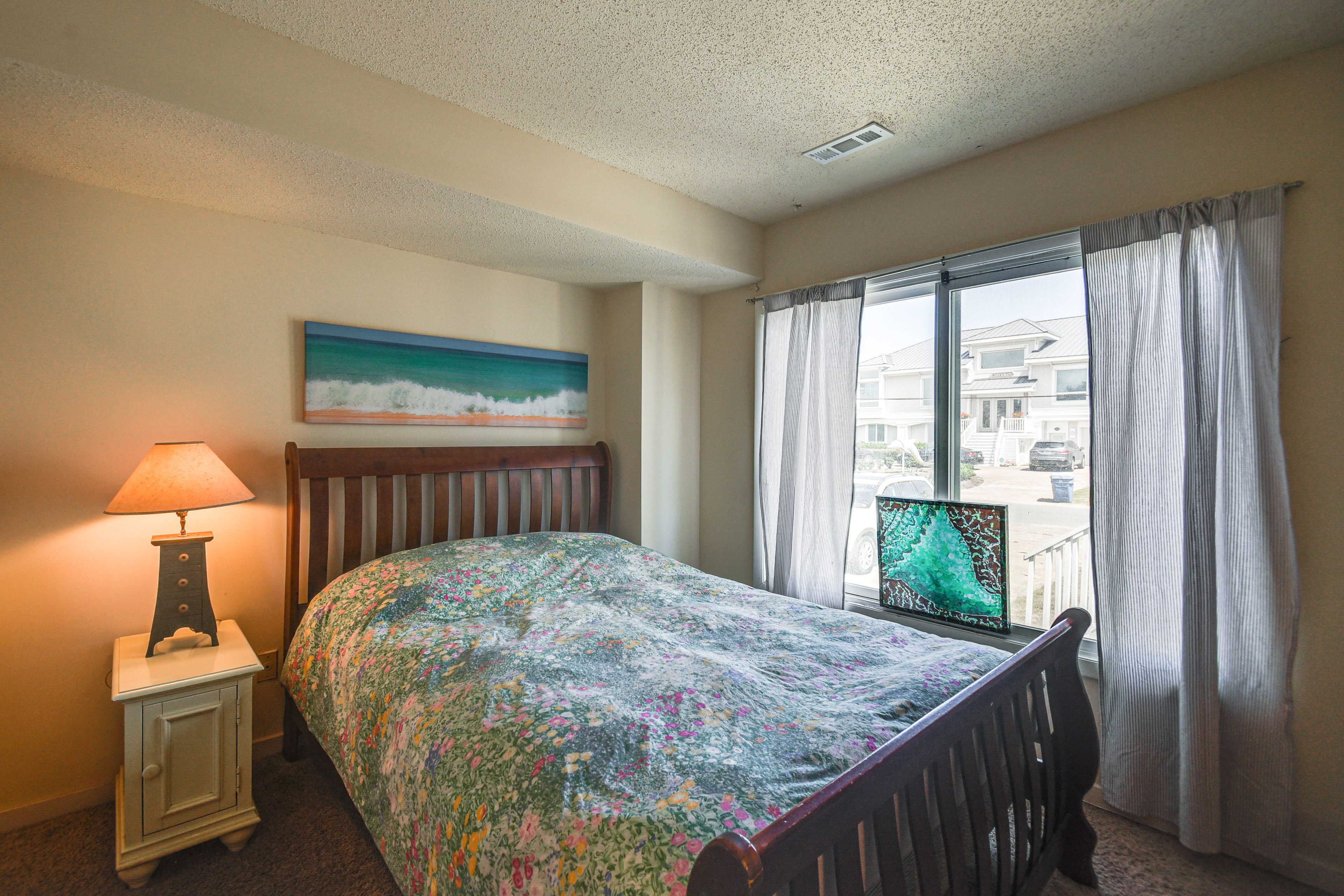 Bedroom 4 | Queen Bed | Smart TV | 1st Floor