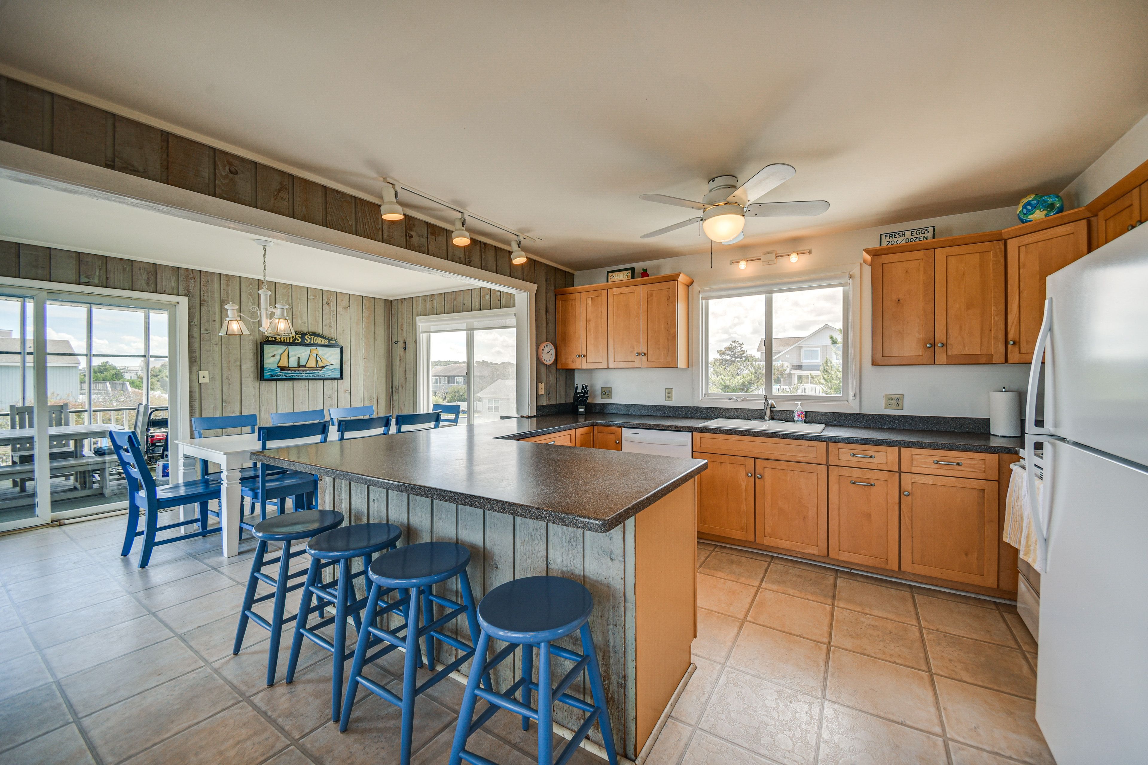 Kitchen | Microwave | Toaster | 2nd Floor