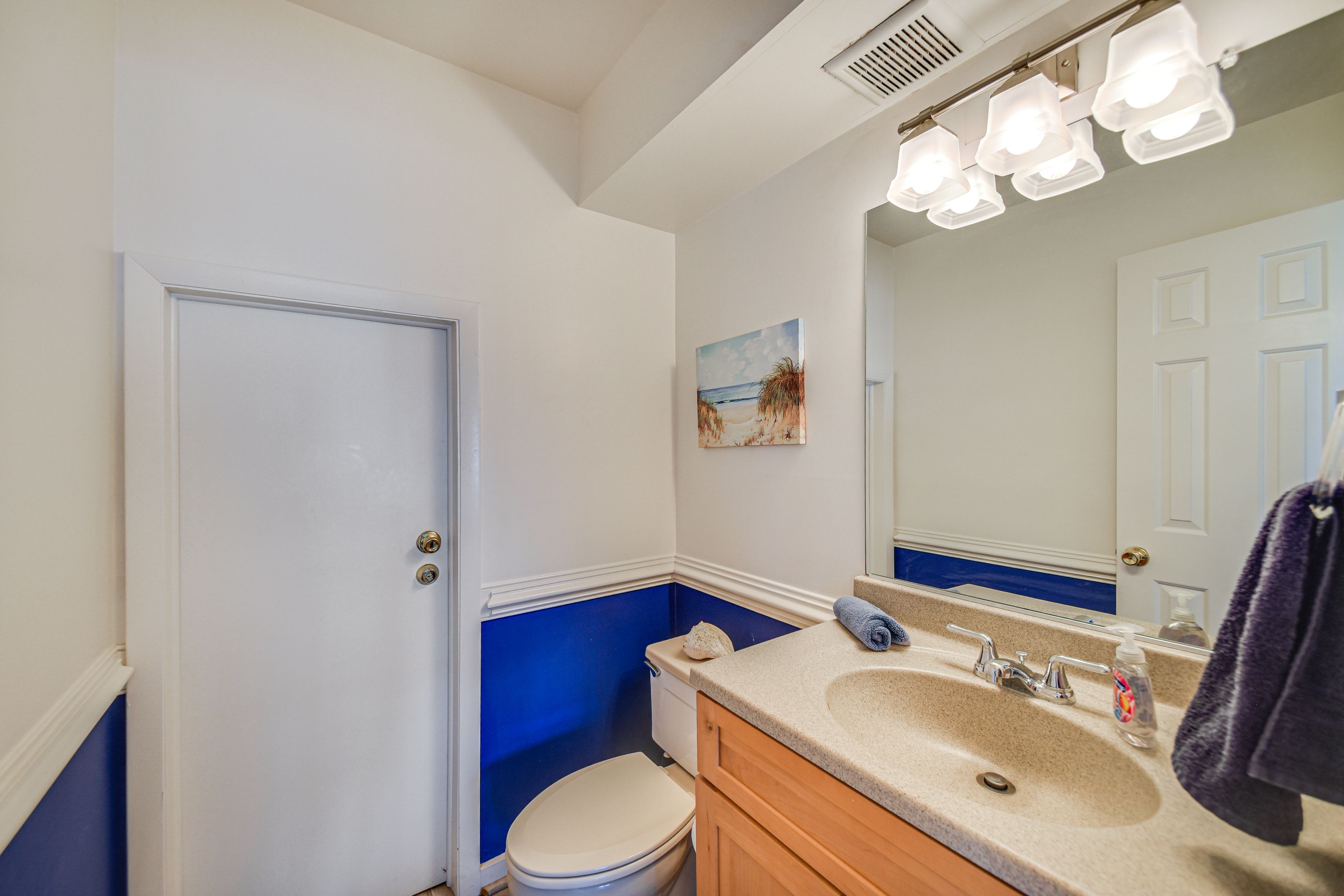 Half Bathroom | 2nd Floor