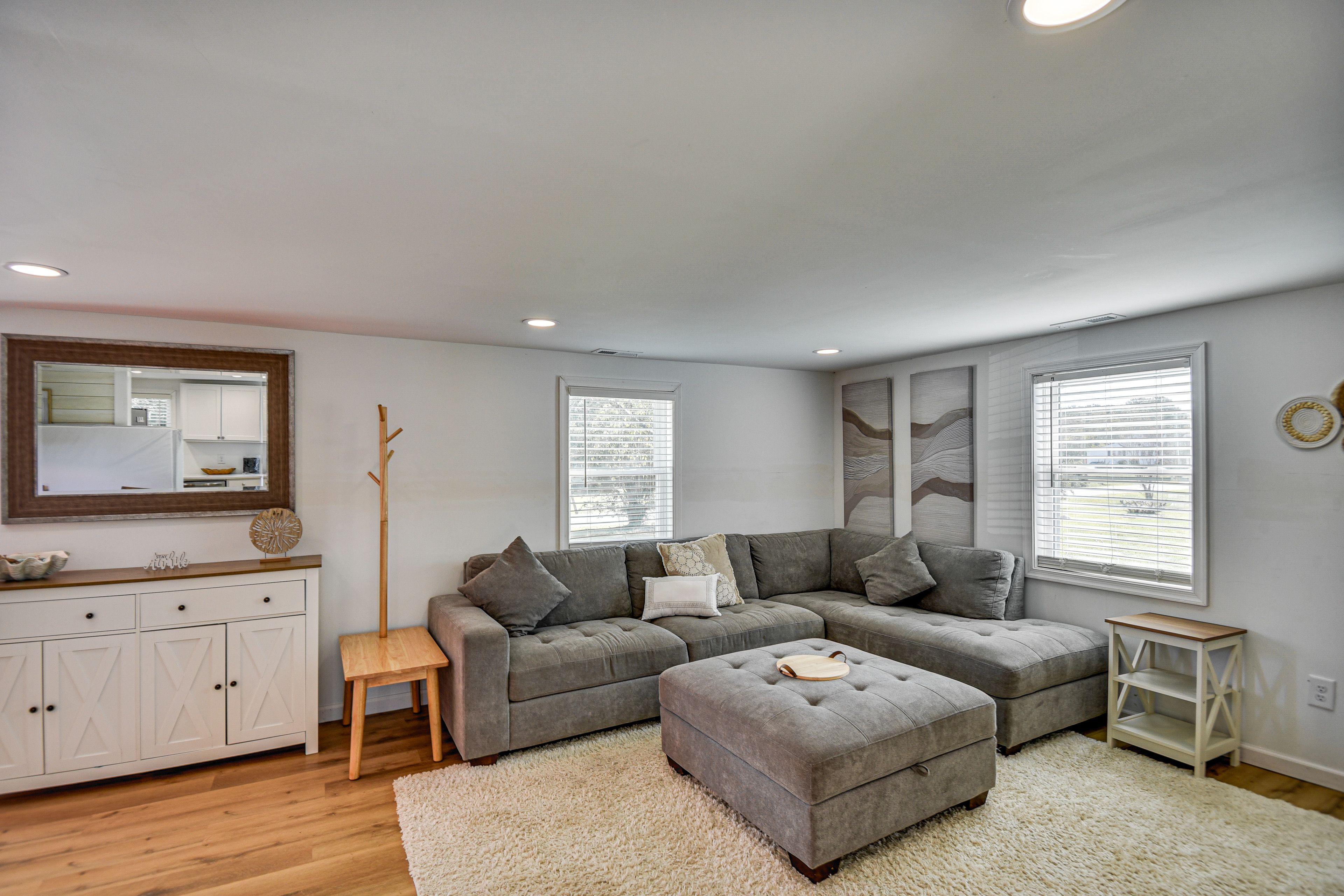 Living Room | Smart TV | Board Games