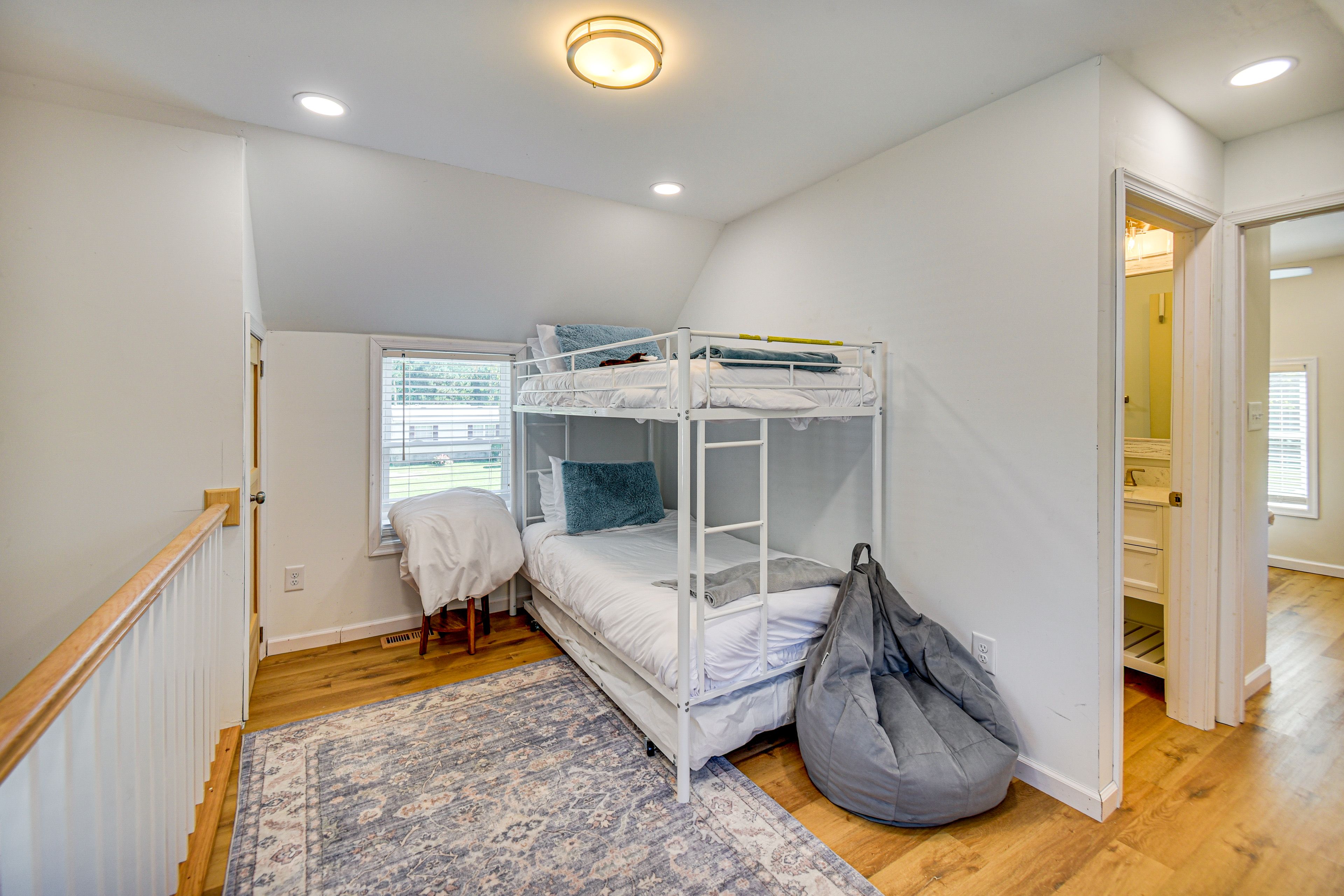 Loft | Twin Bunk Bed w/ Twin Trundle | 2nd Floor