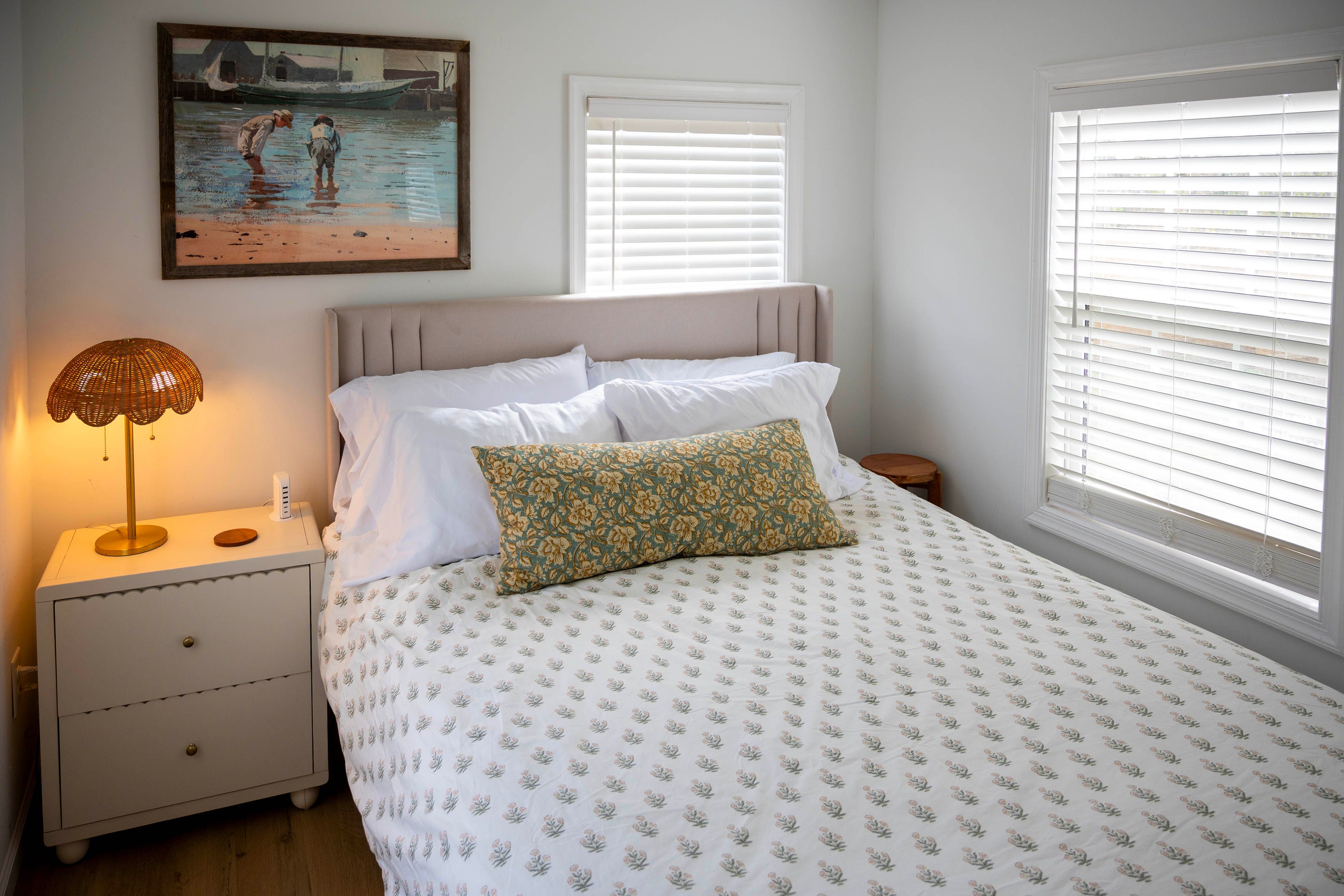 Bedroom 1 | Queen Bed | Linens | 1st Floor