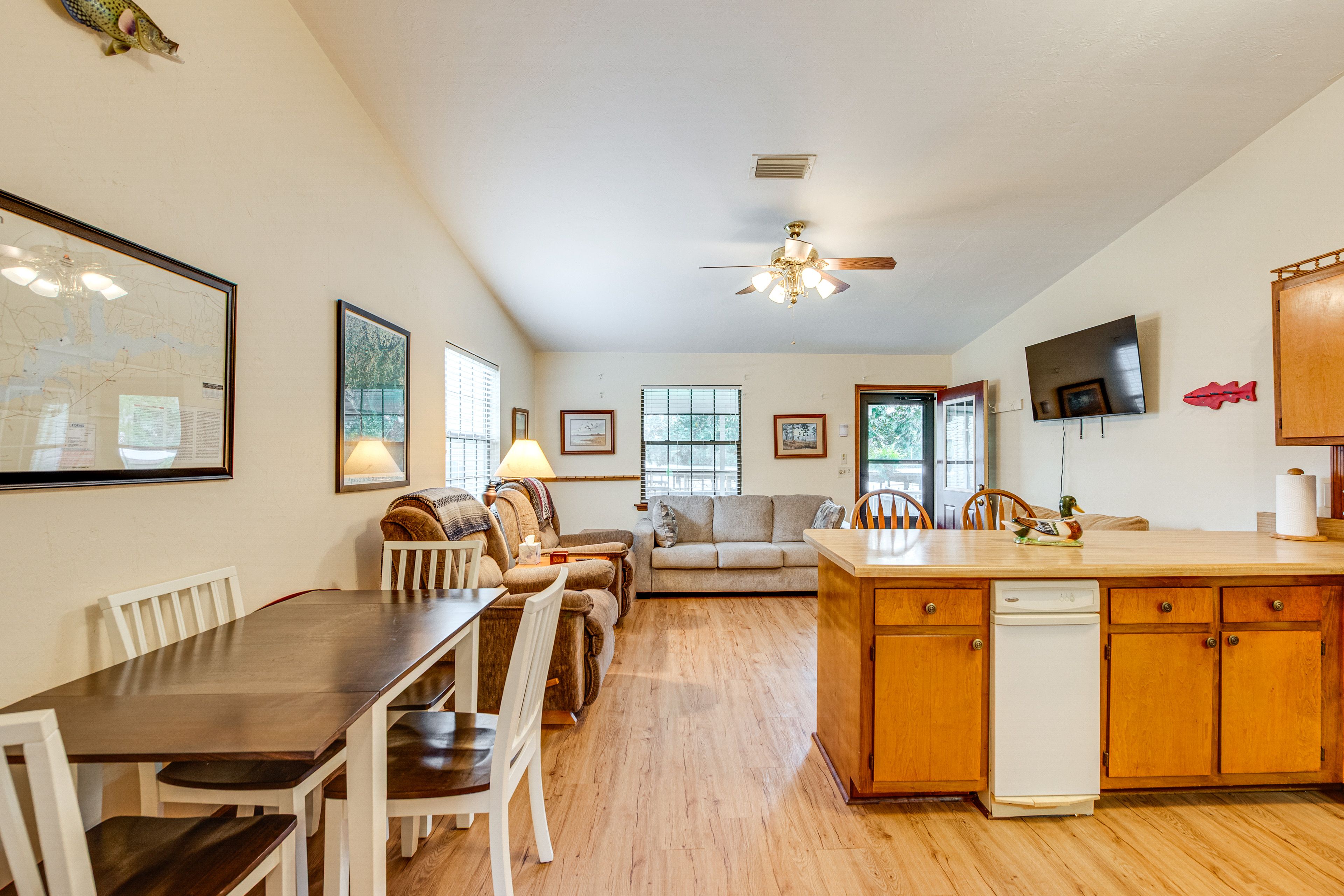 Dining Area | Dining Table | Dishware/Flatware