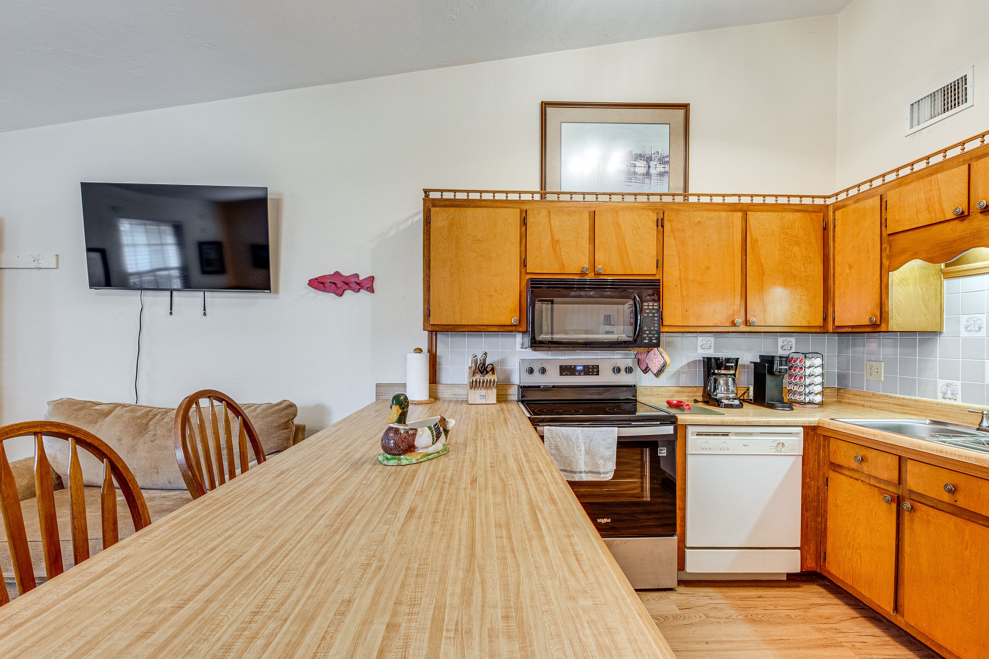 Kitchen | Cooking Basics | Stove/Oven | Breakfast Bar