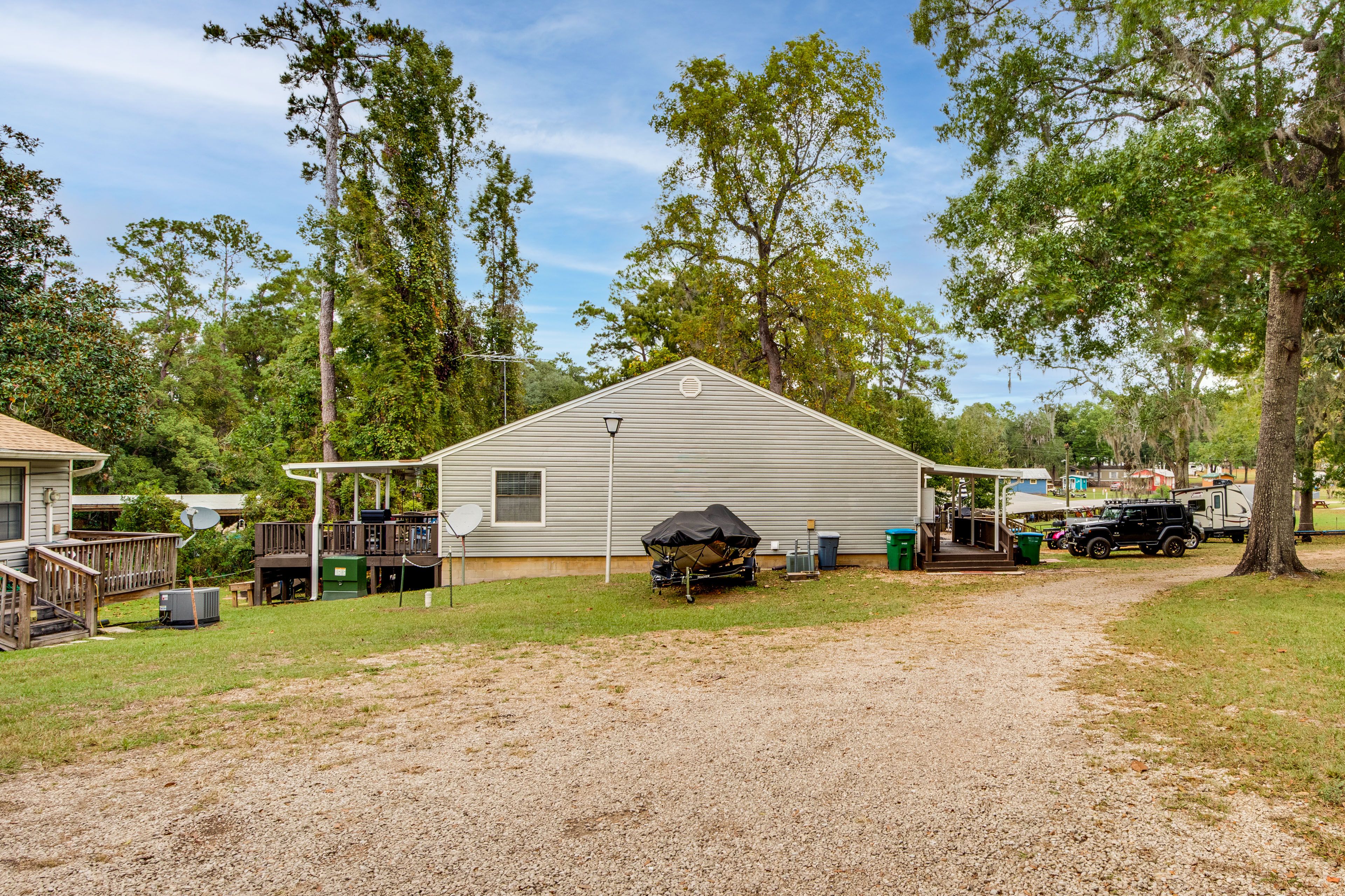 Parking | Grassy Parking Spaces (2 Vehicles)