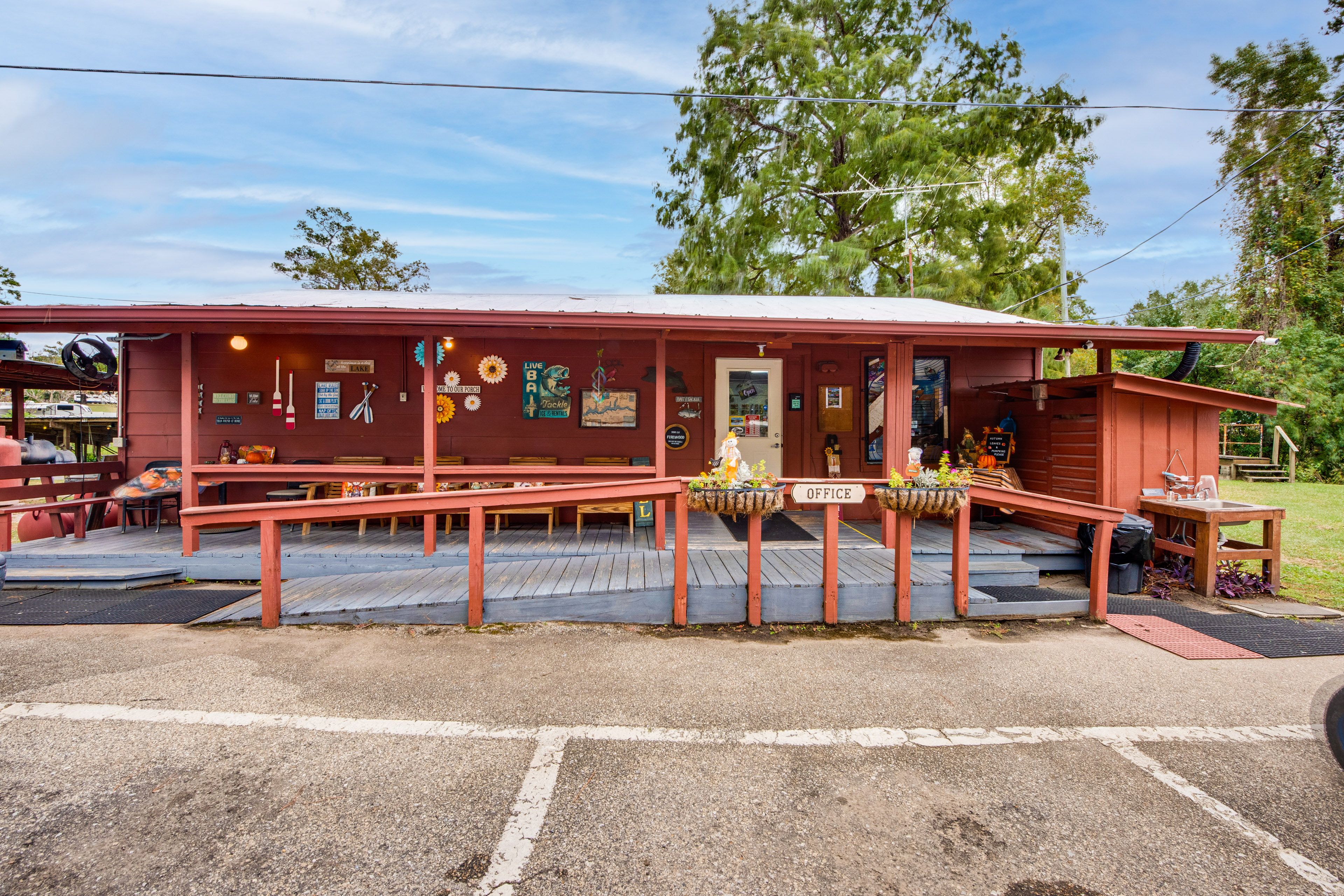 Cooks Landing | Community Amenities | Talquin Treasure Gift Shop