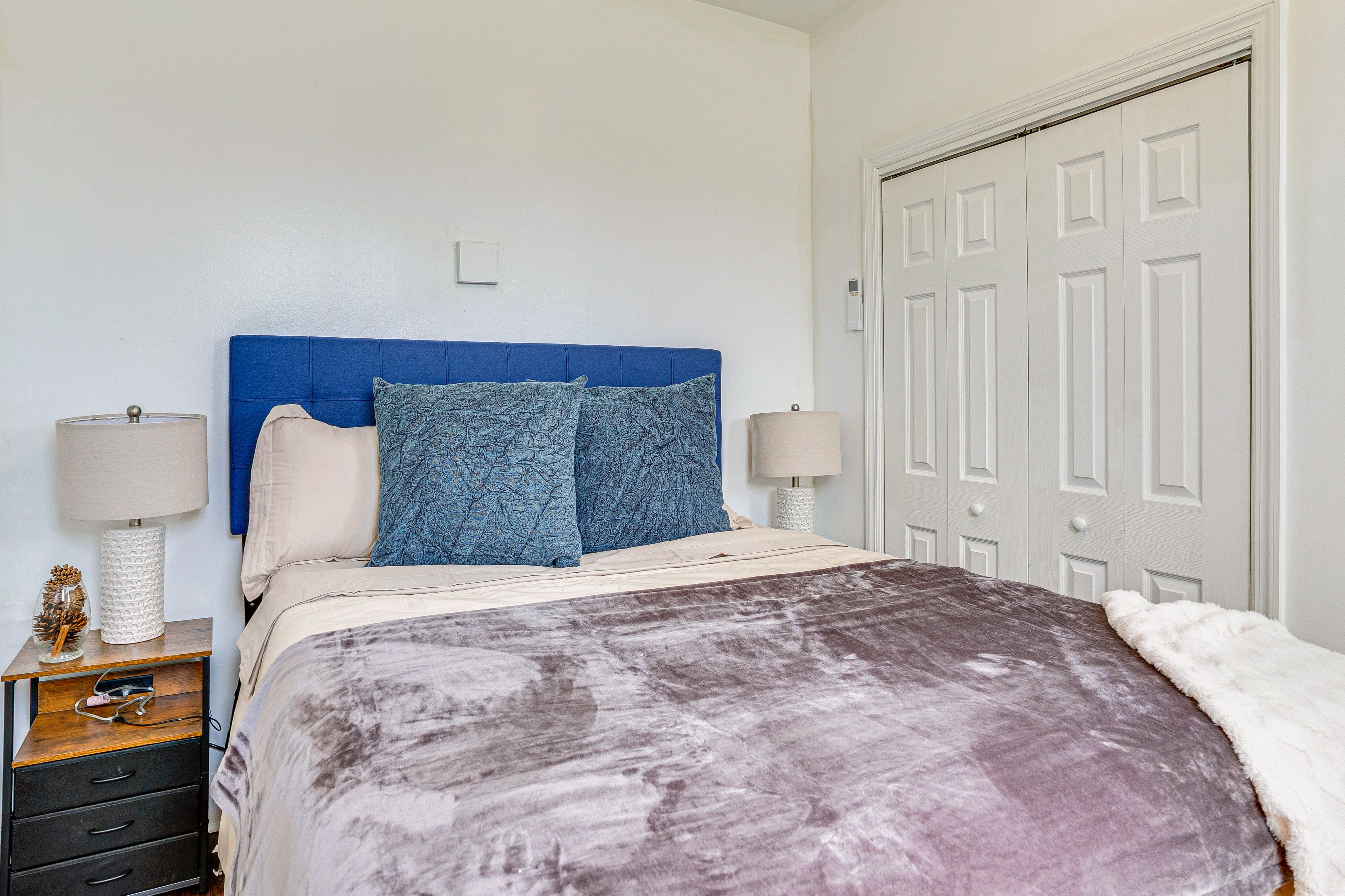 Bedroom 2 | Queen Bed