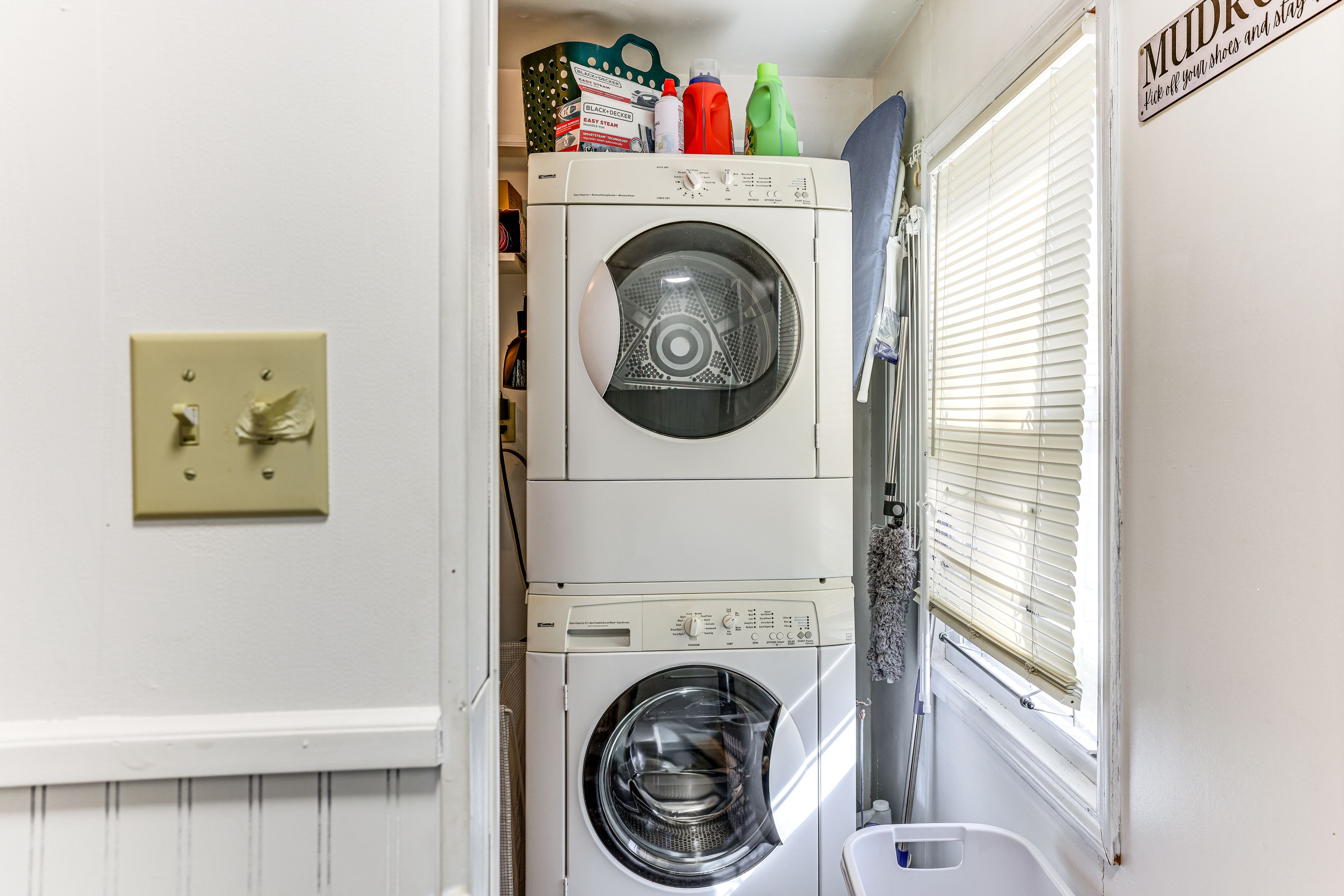 Laundry Closet | Washer & Dryer
