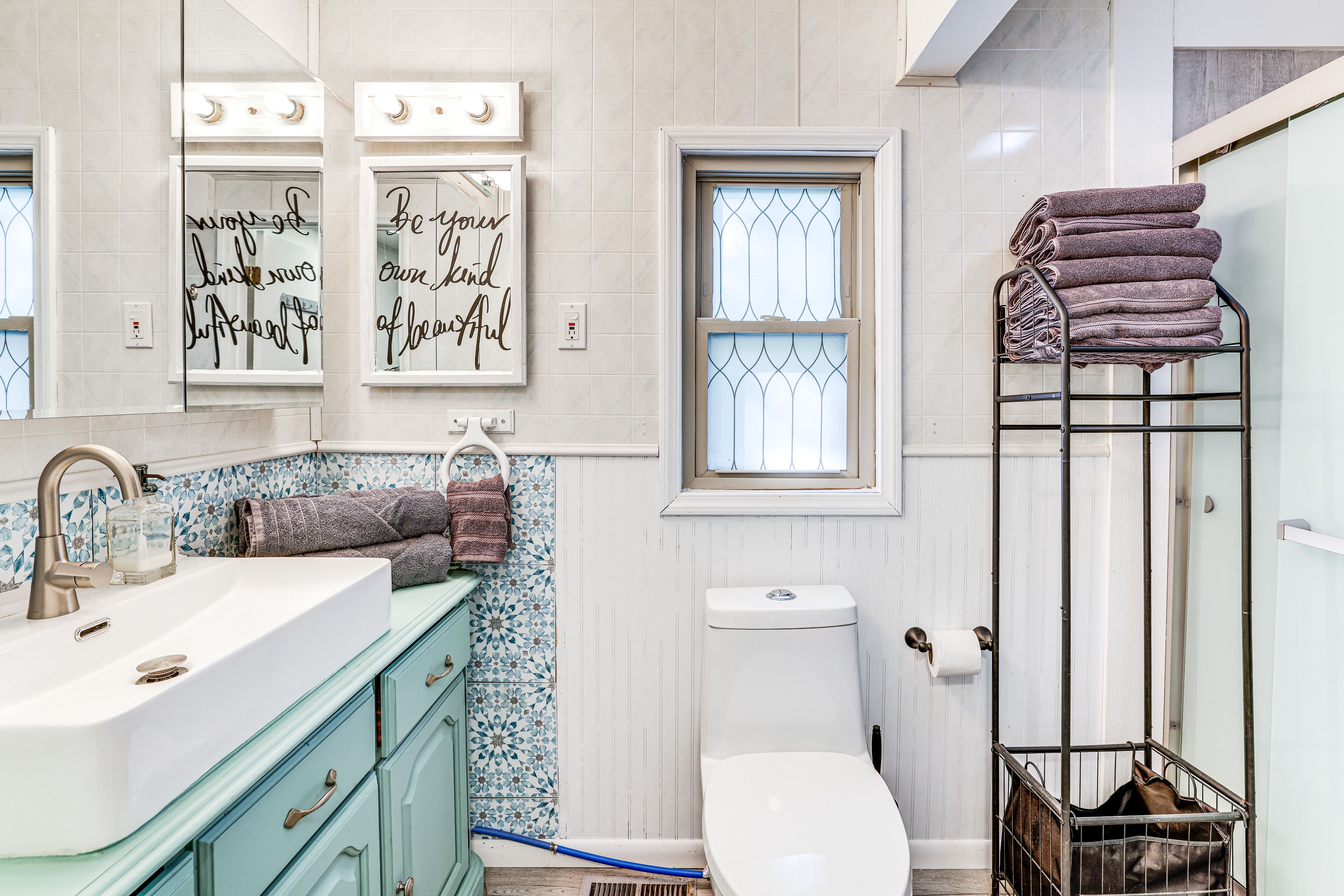 Full Bathroom | Towels Provided | Complimentary Toiletries