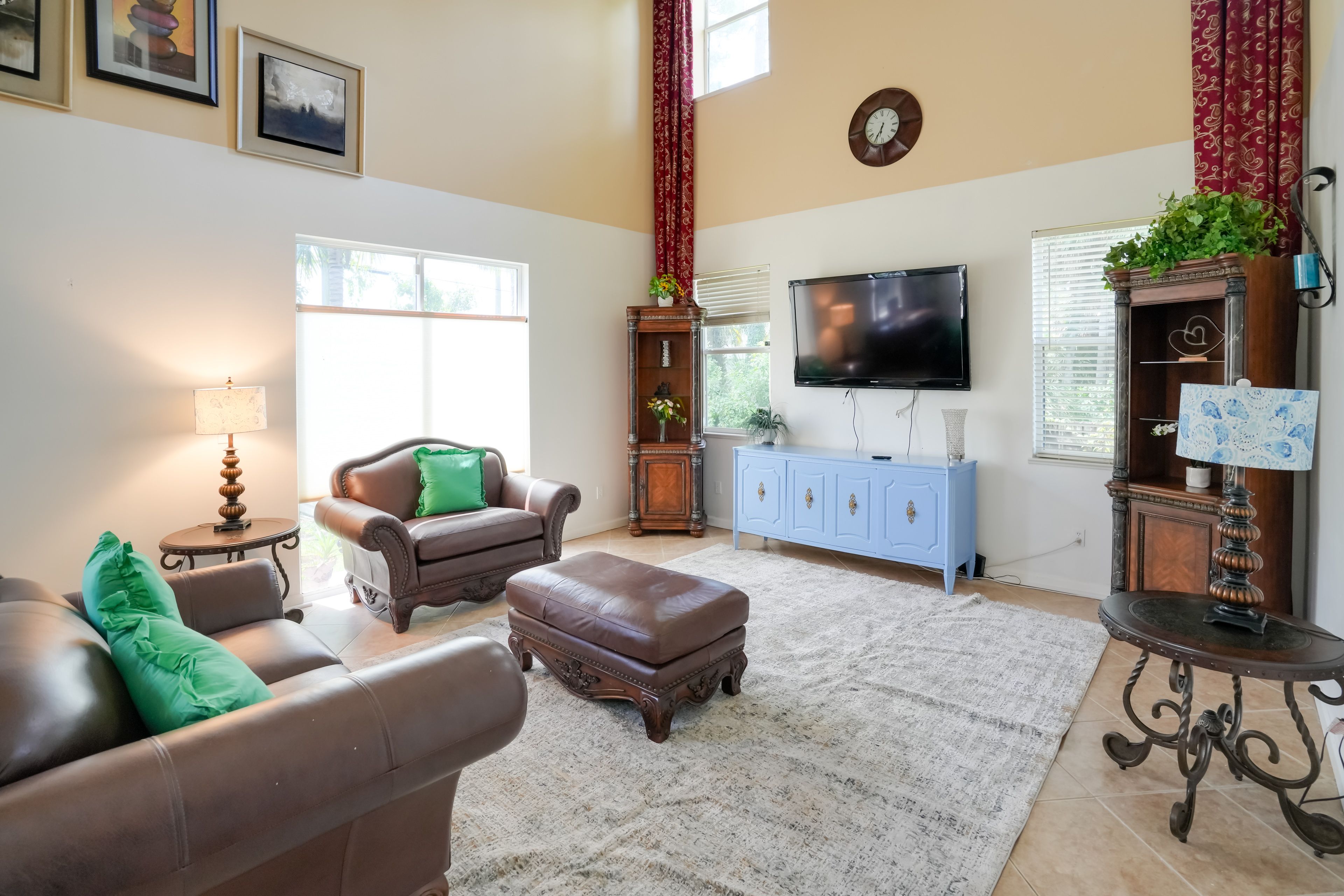 Great Room | Smart TV | Dedicated Workspace | Free WiFi