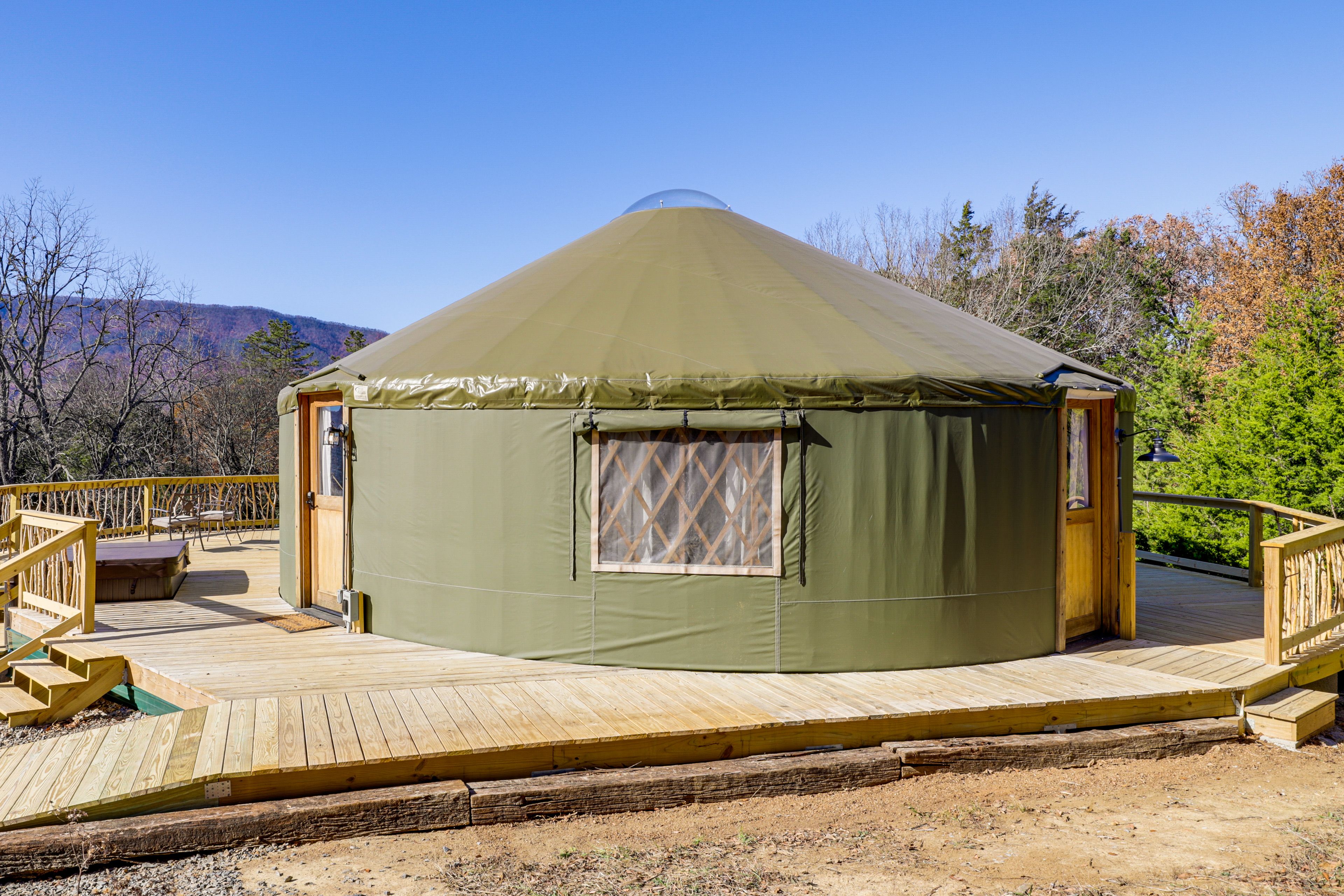 Yurt Cabin Exterior | Parking | Driveway (2 Vehicles)