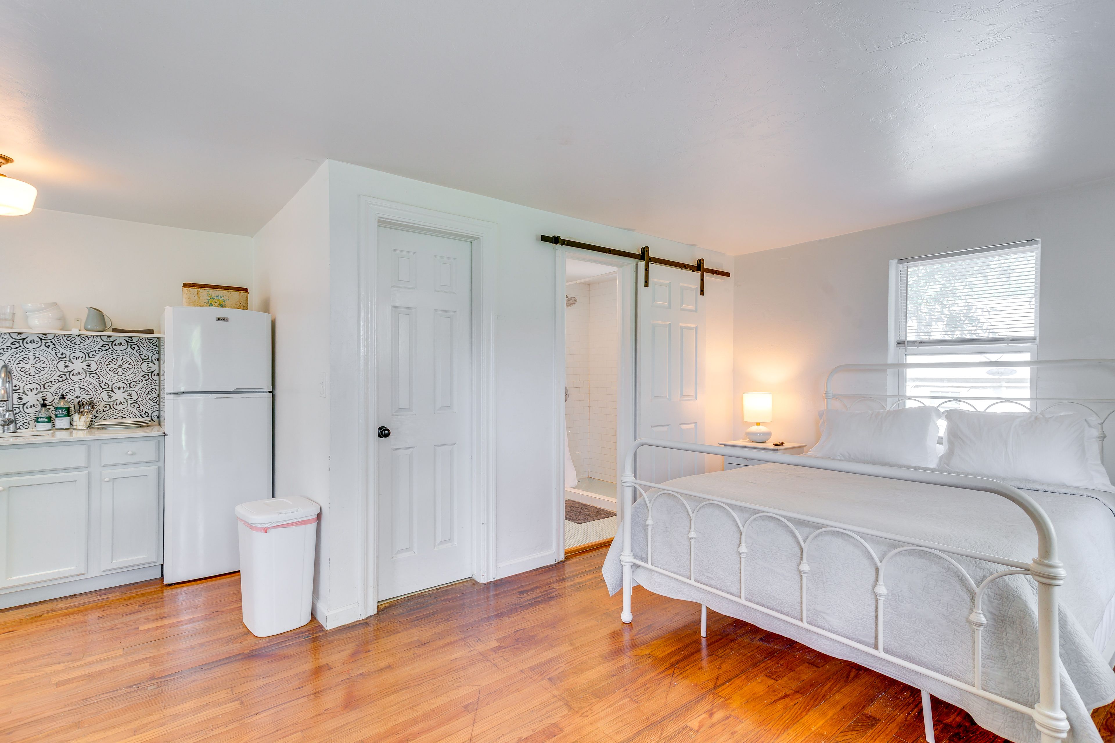 Studio | Sleeping Area | Linens Provided