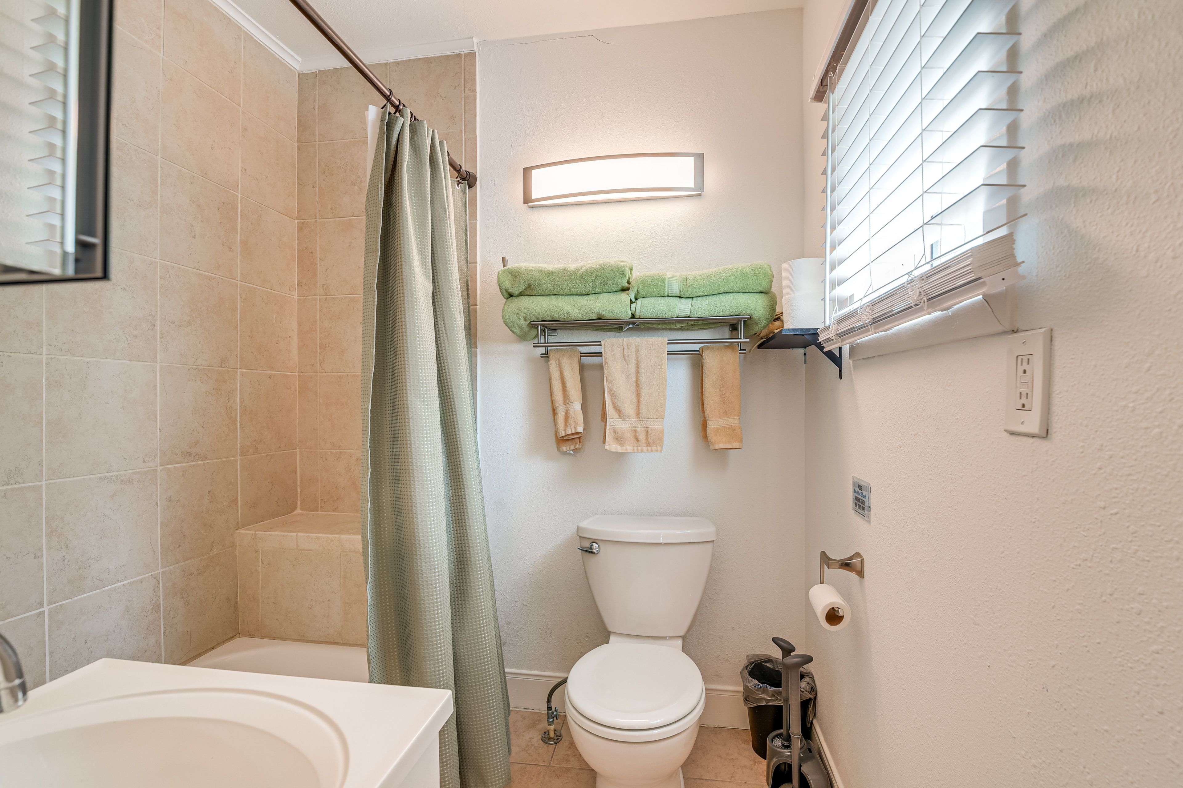 Full Bathroom
